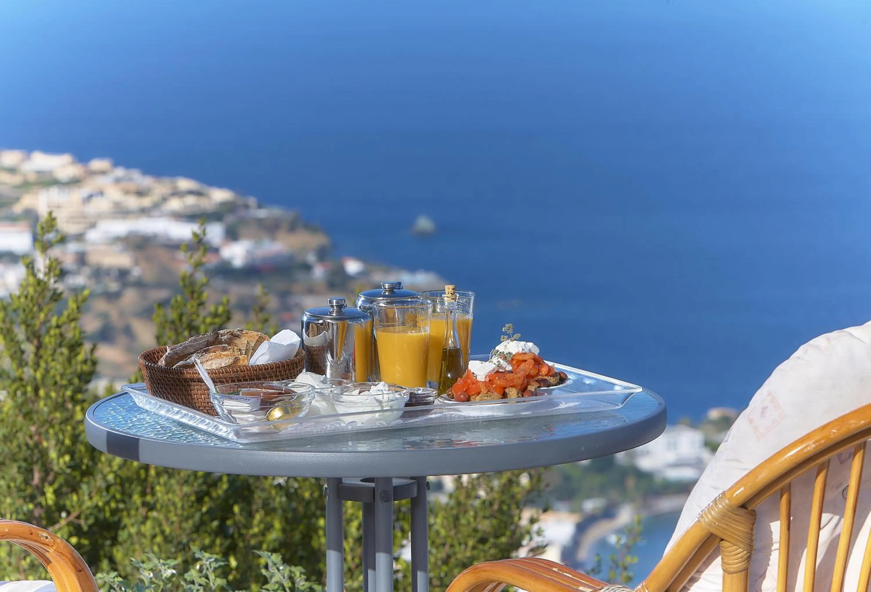 Restaurant/places to eat in Nymphes Luxury Apartments