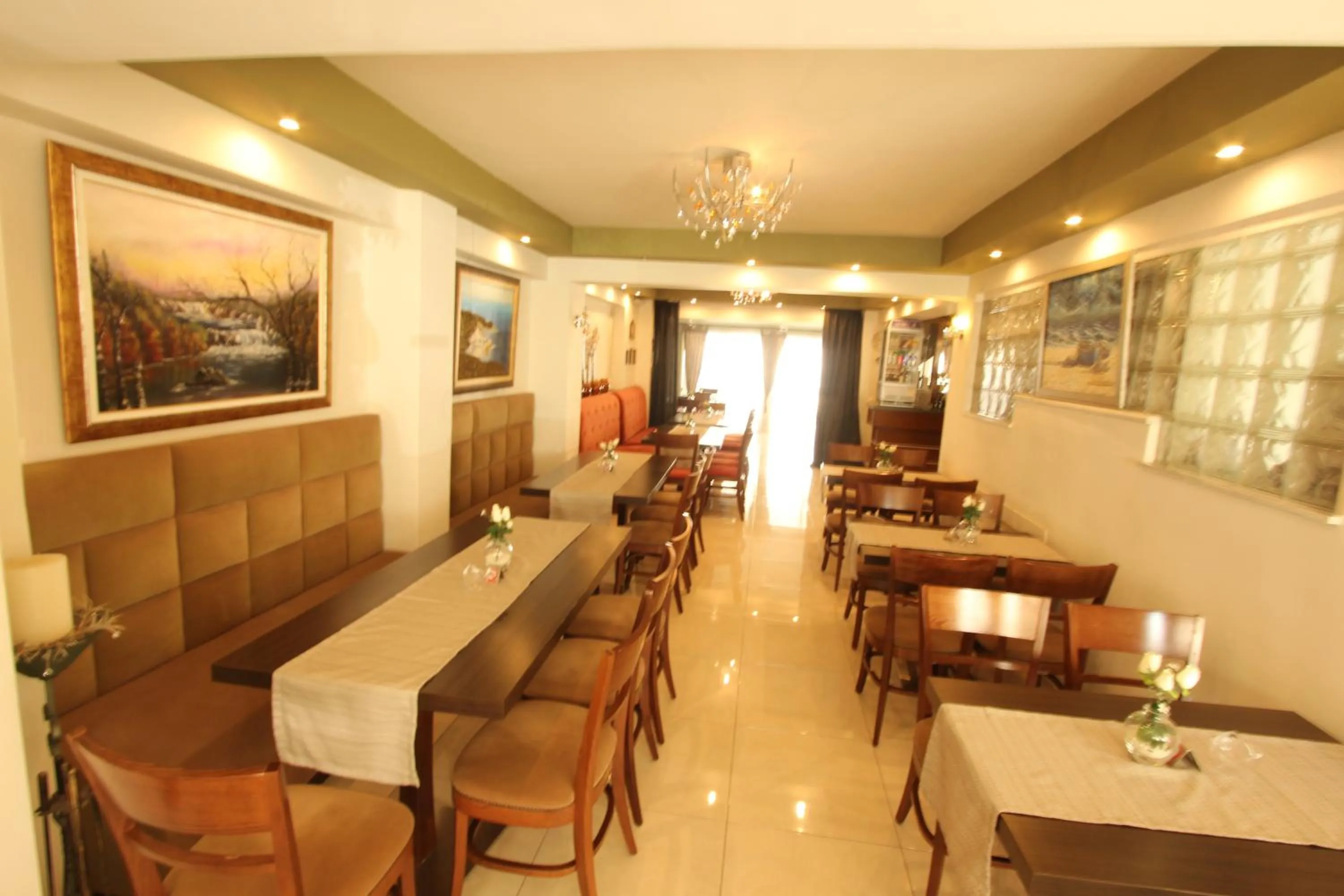 Restaurant/places to eat in Hotel Mallas