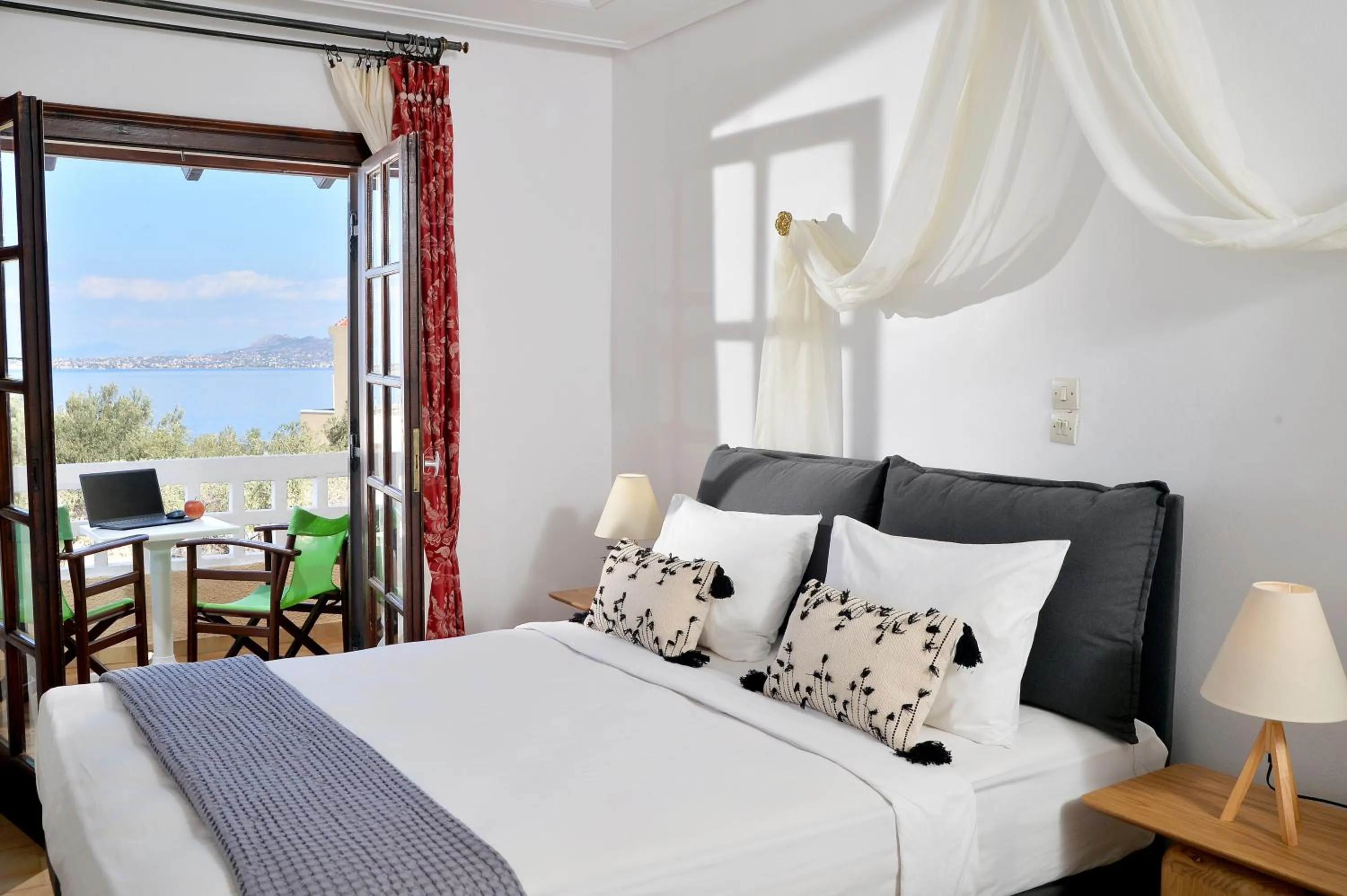 Balcony/Terrace, Bed in Vasilaras Hotel