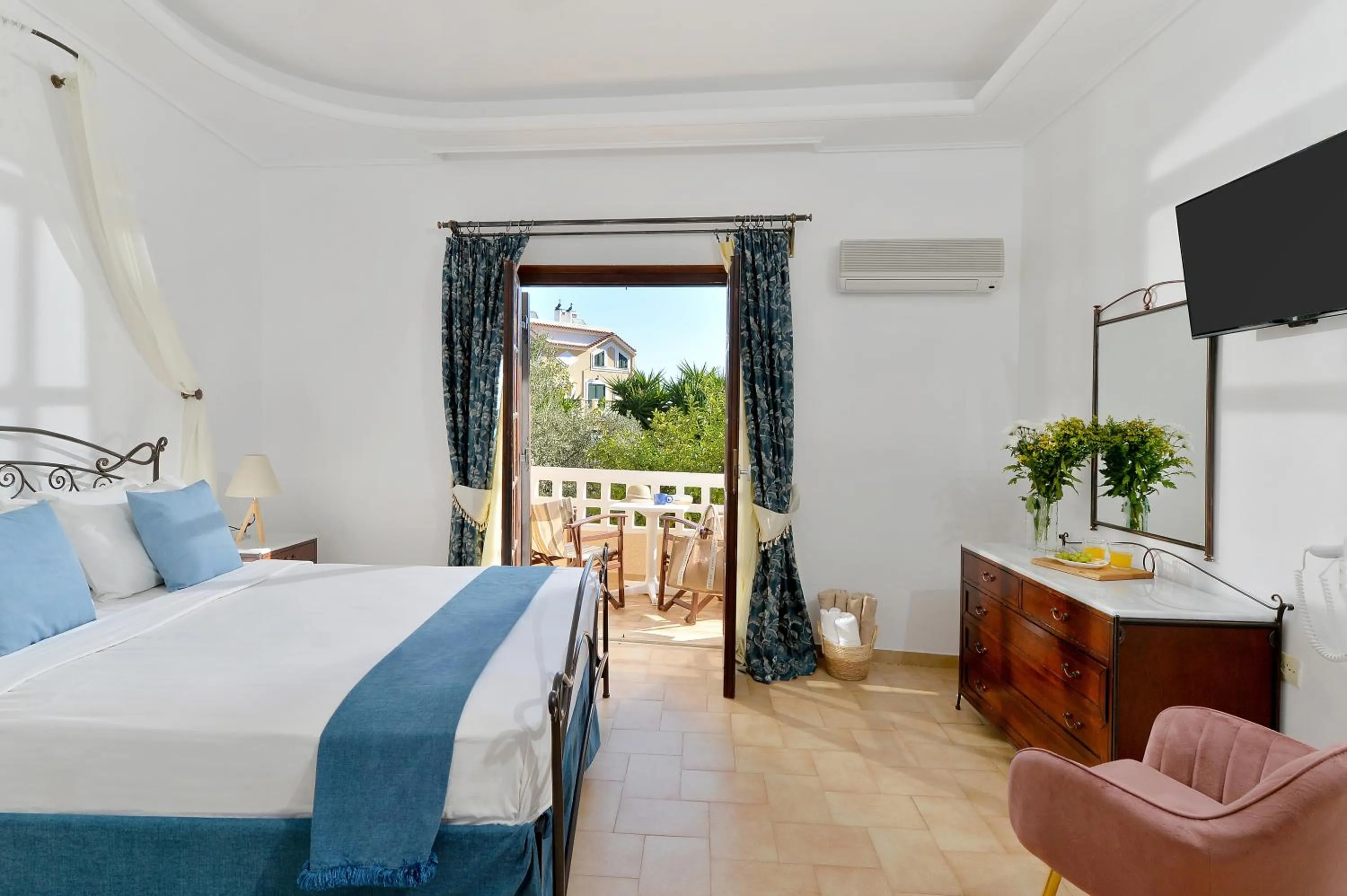 Bedroom, Bed in Vasilaras Hotel