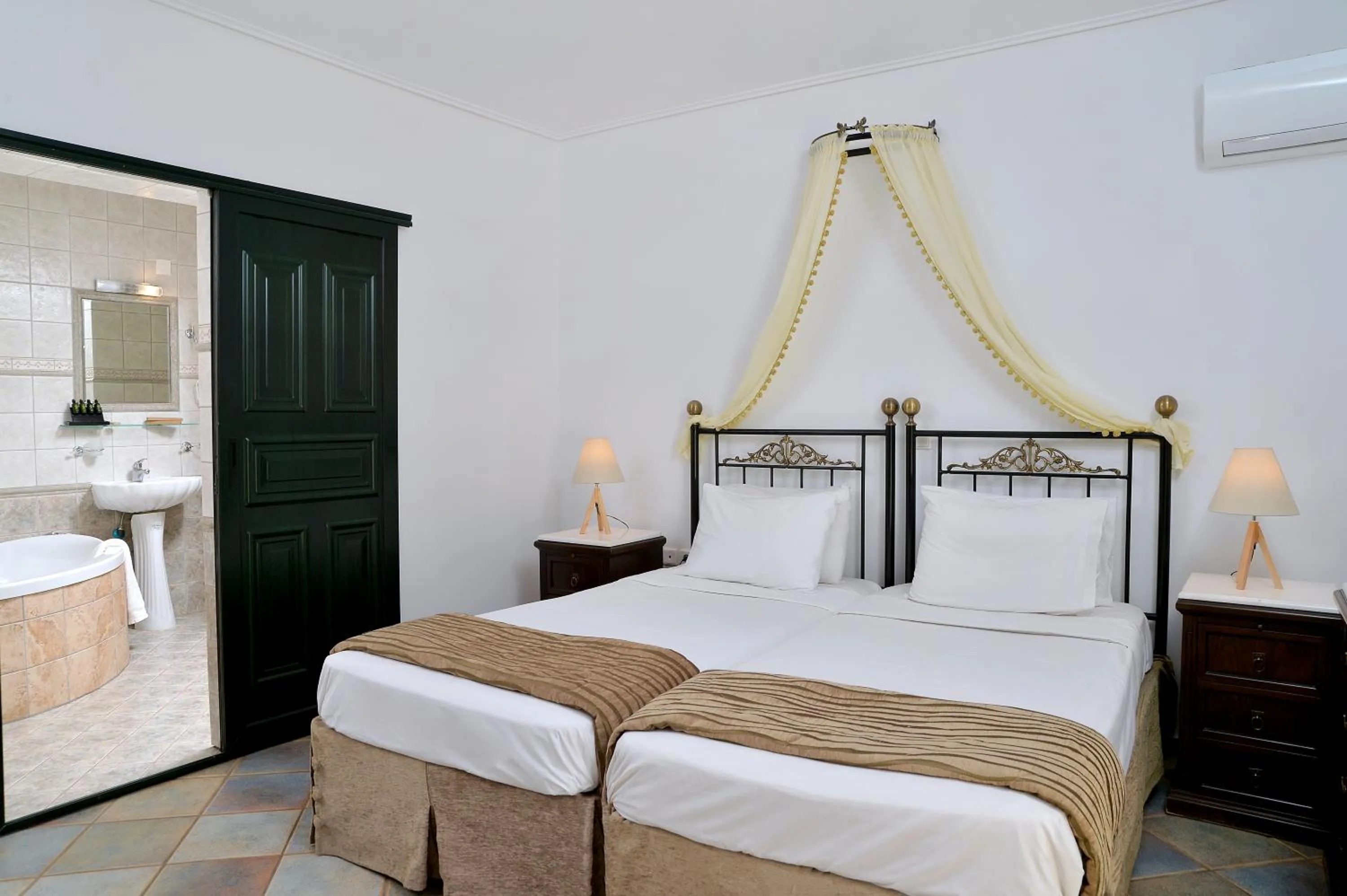 Bedroom, Bed in Vasilaras Hotel