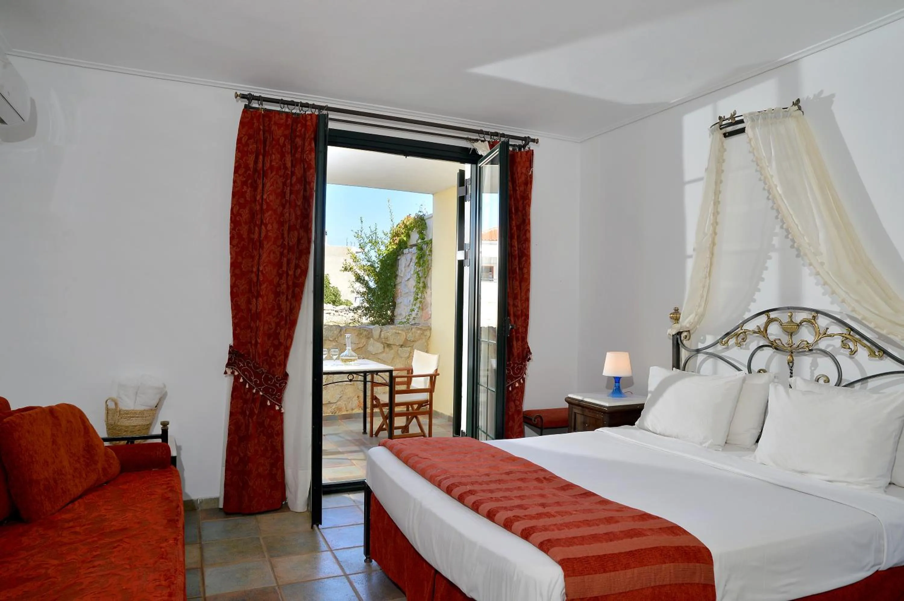 Bedroom, Bed in Vasilaras Hotel