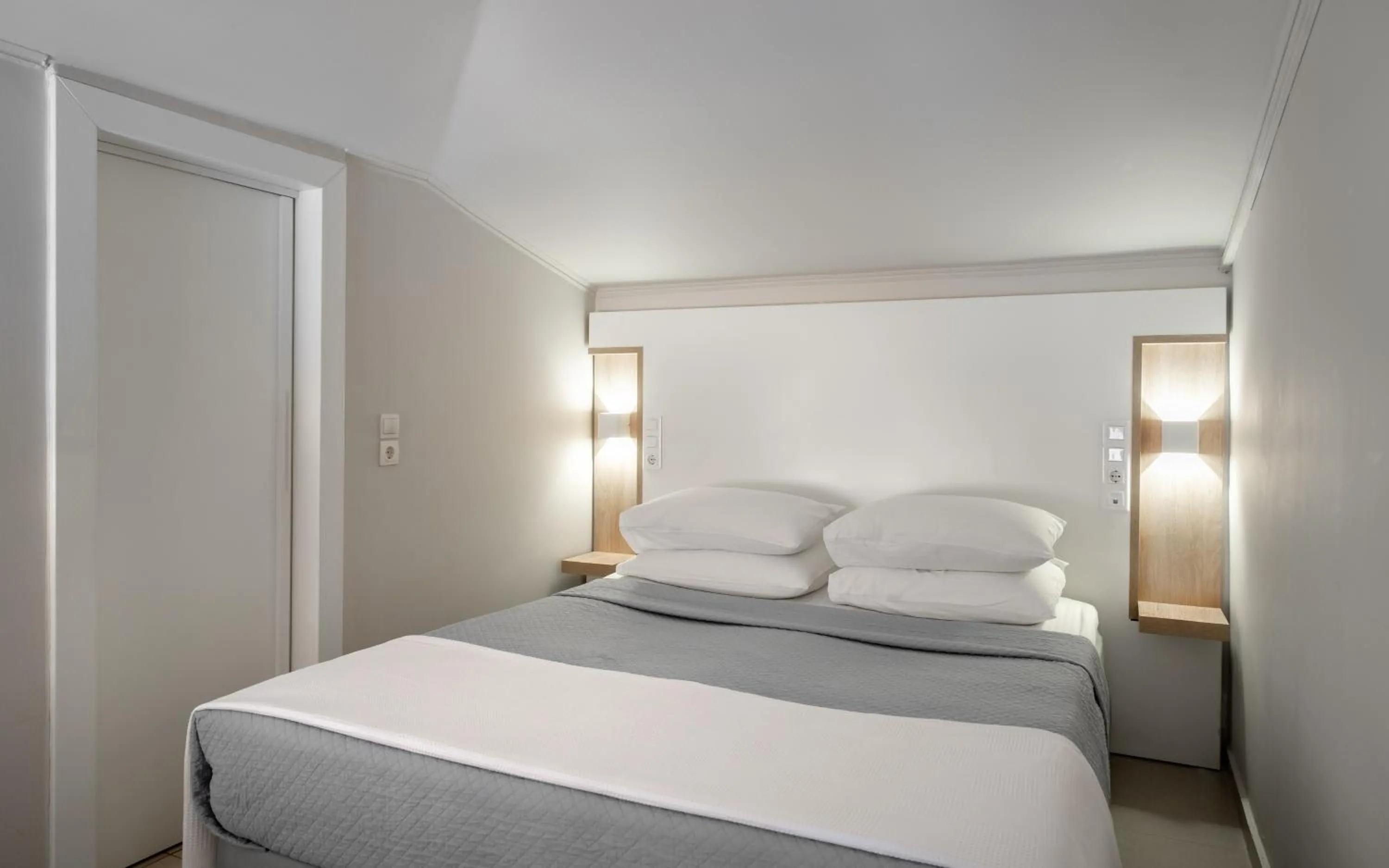 Bed in Kassandra Bay Resort, Suites & Spa