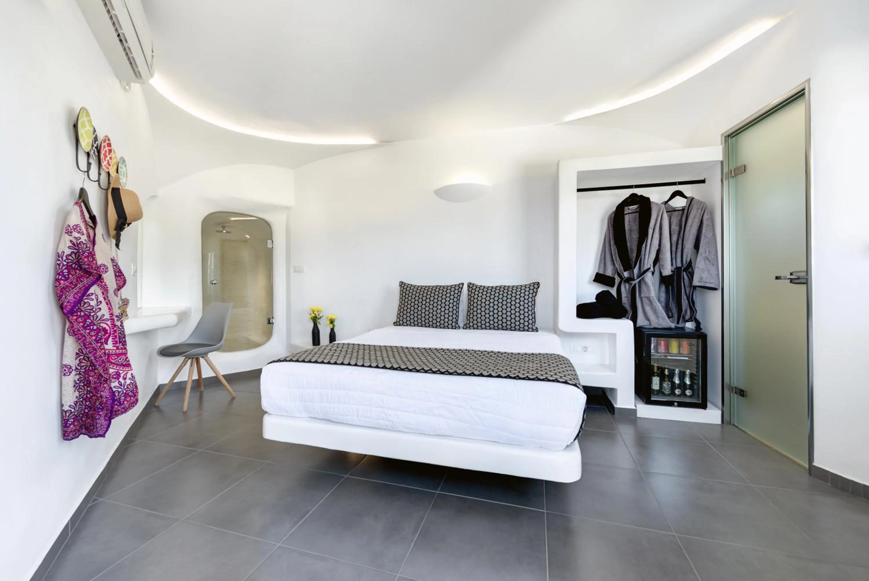 Photo of the whole room, Bed in Evgenia Villas & Suites by Calm Collection