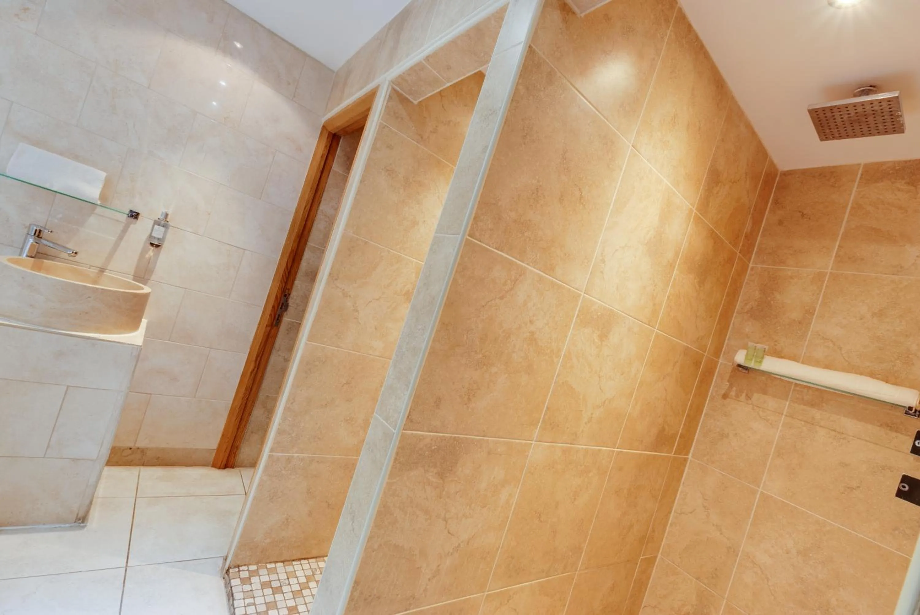 Shower in Boutique 56