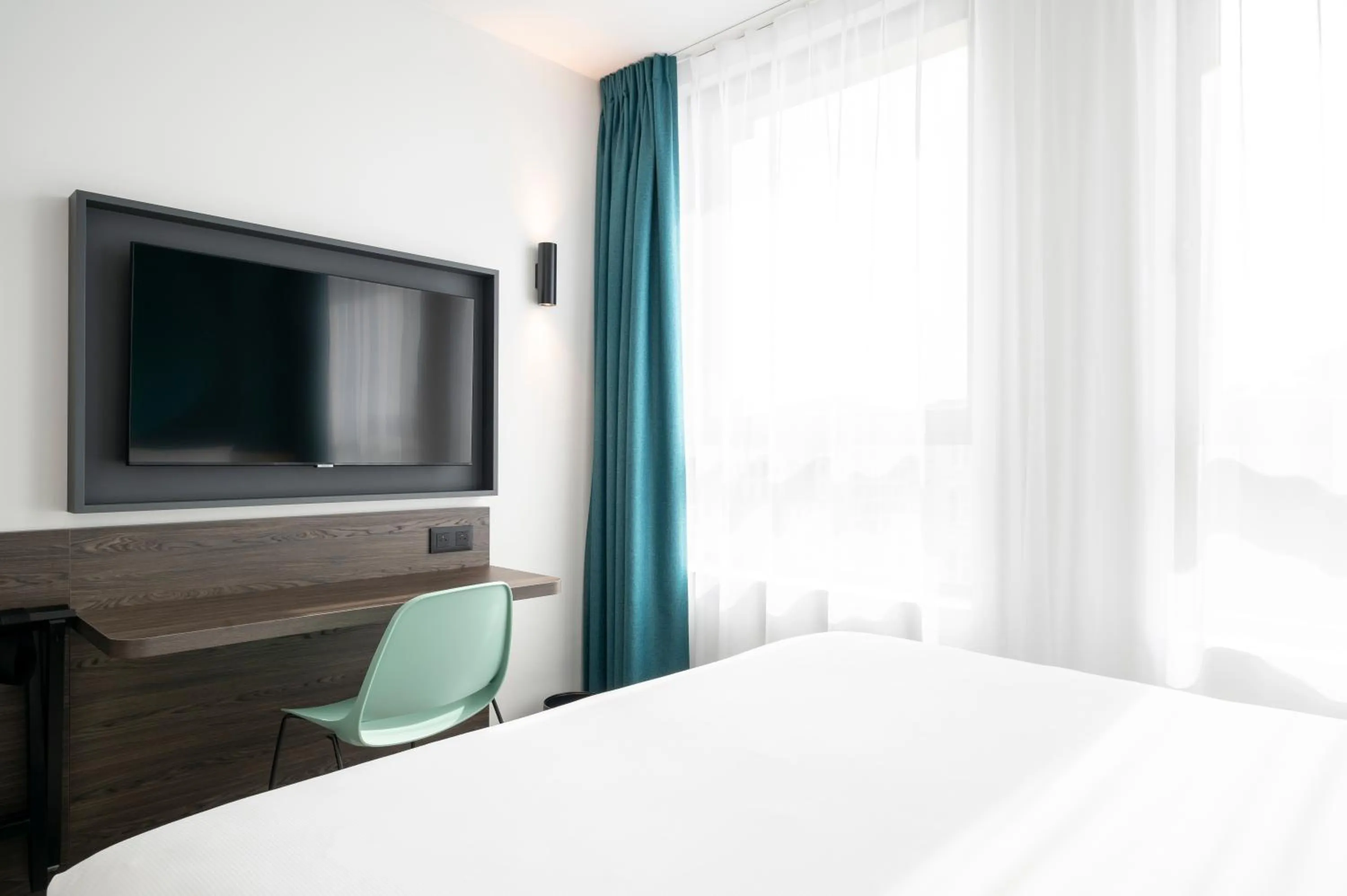 hair dresser, Bed in B&B HOTEL Mechelen