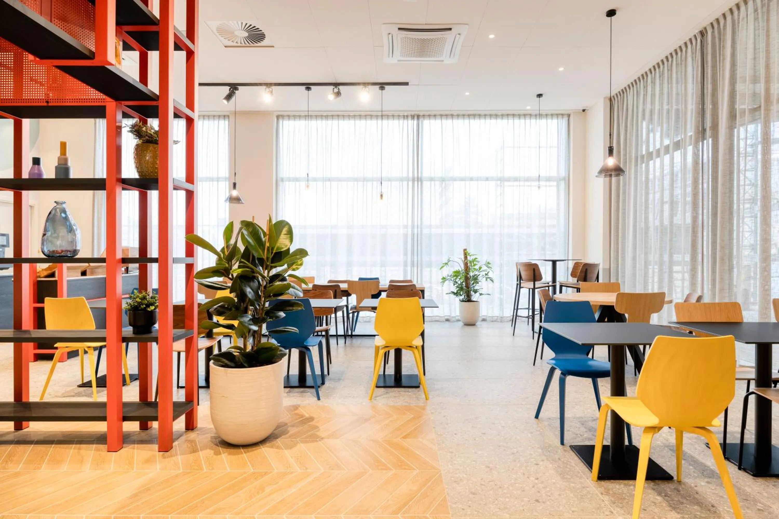 Lobby or reception in B&B HOTEL Mechelen