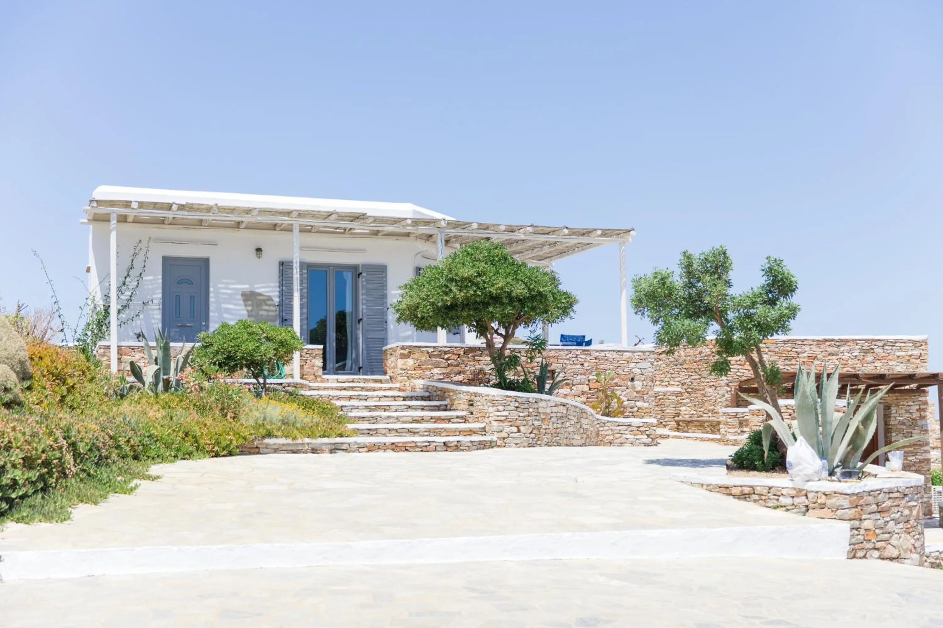 Property building in Windmill Bella Vista