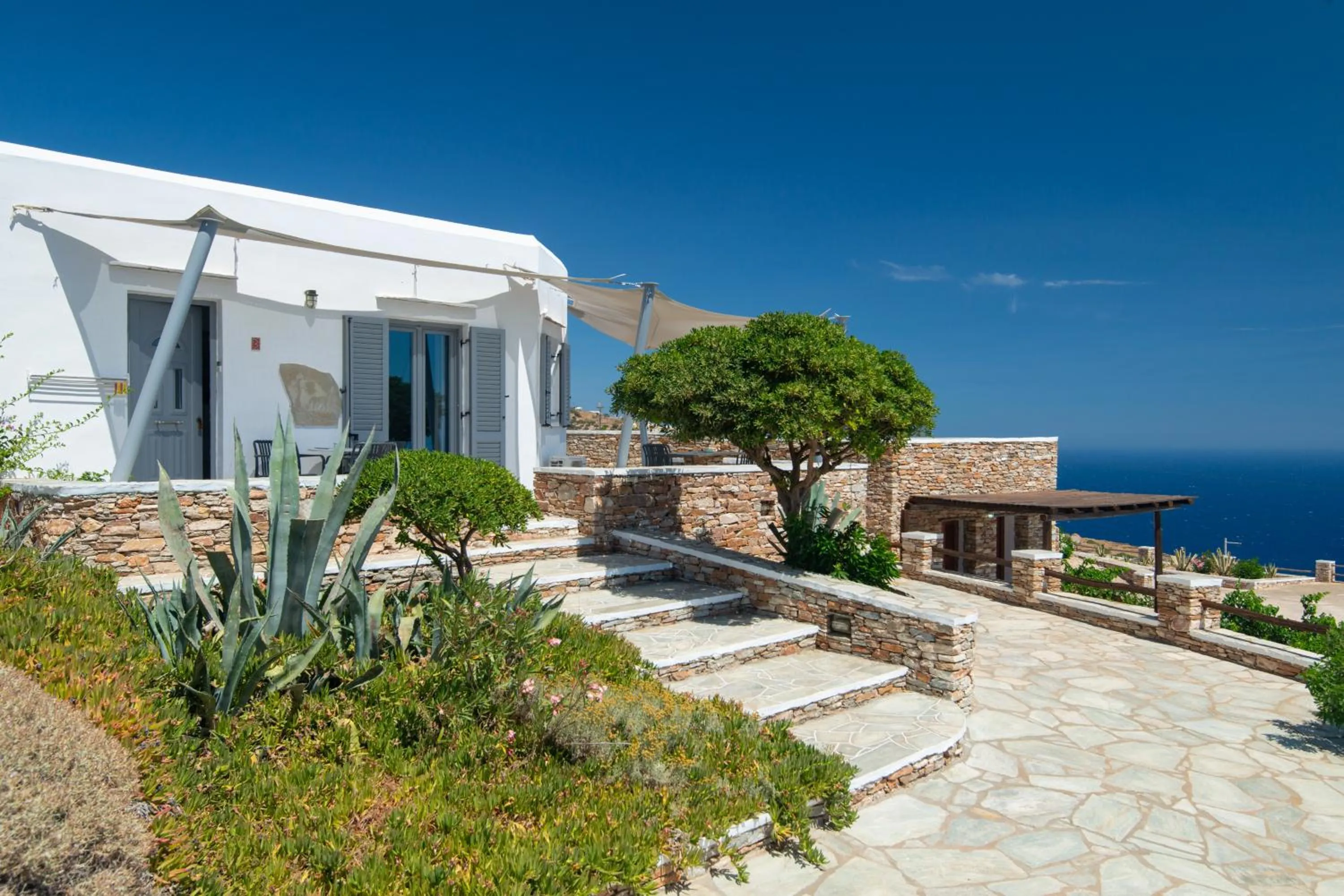 Facade/entrance in Windmill Bella Vista