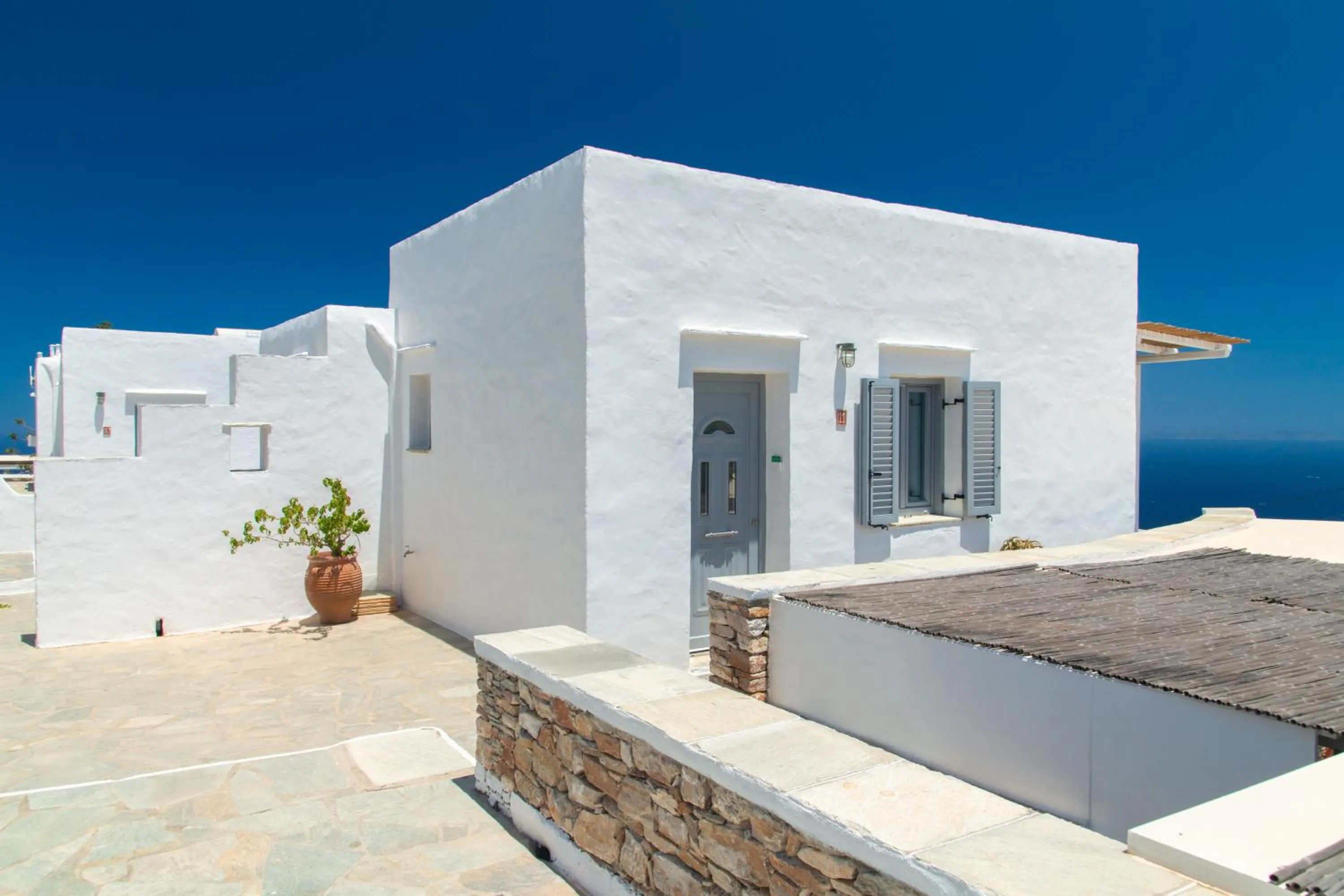 Property building in Windmill Bella Vista