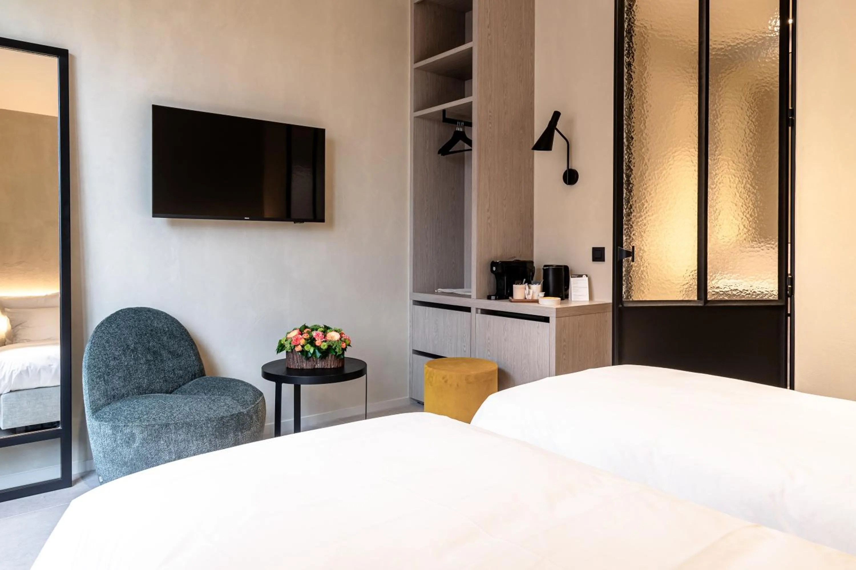 Photo of the whole room, Bed in Hotel T