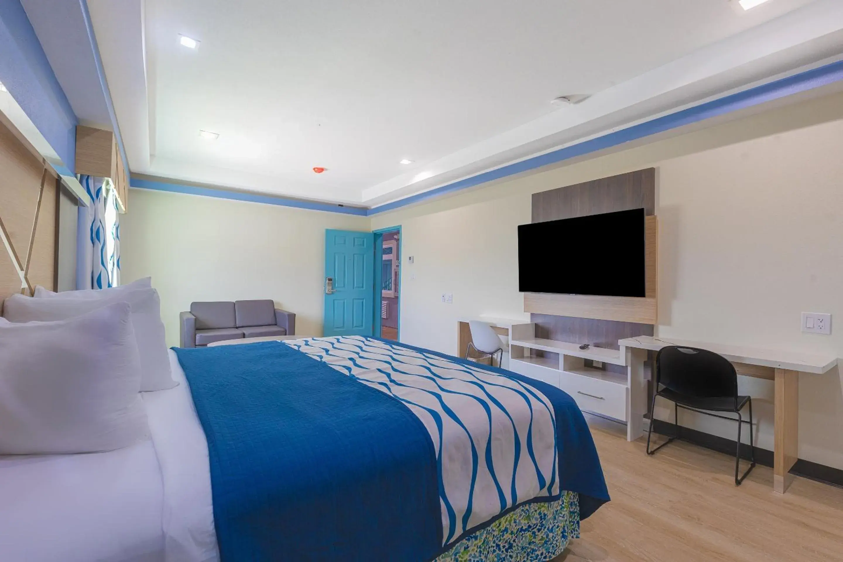 King Bed with Kitchenette in La Vyoma Villas, Westpark Hwy 6 King Bed with Kitchenette in La Vyoma Villas, Westpark Hwy 6