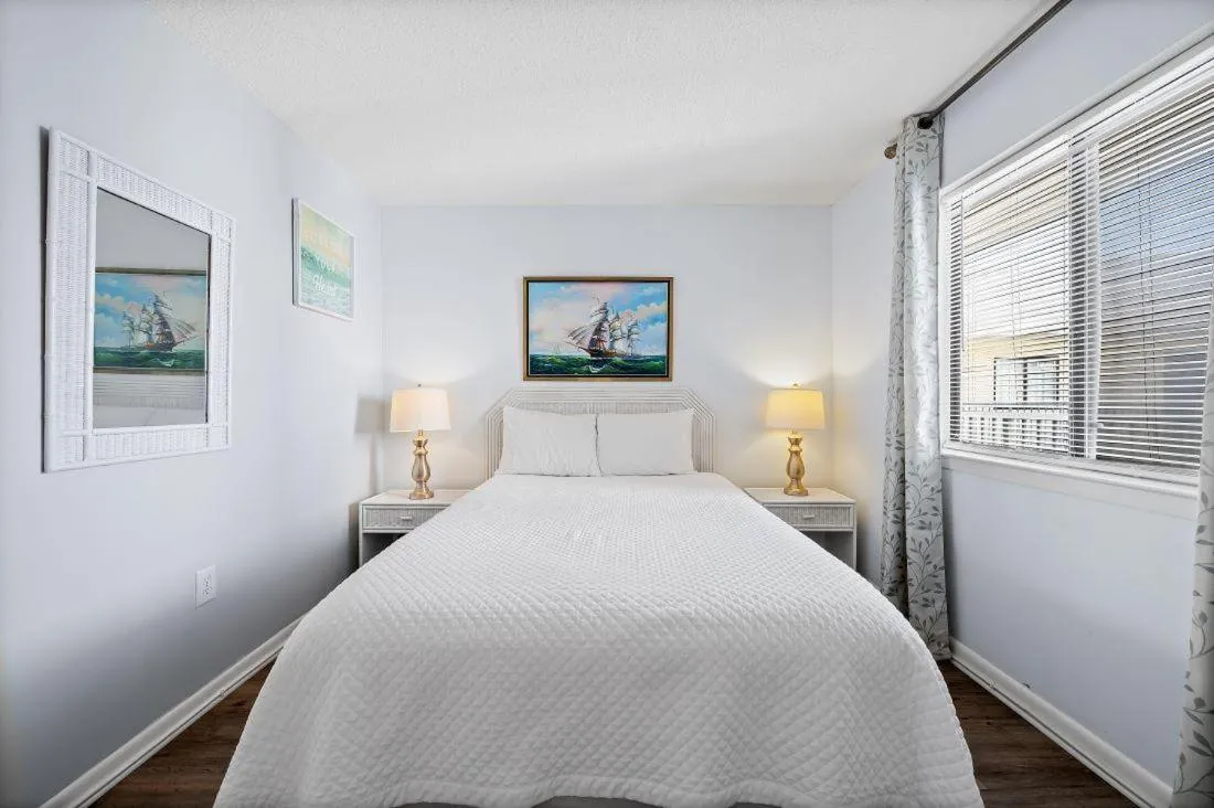 Bed in Gulf Shores Surf & Racquet 715A