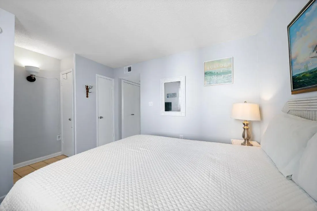 Bed in Gulf Shores Surf & Racquet 715A