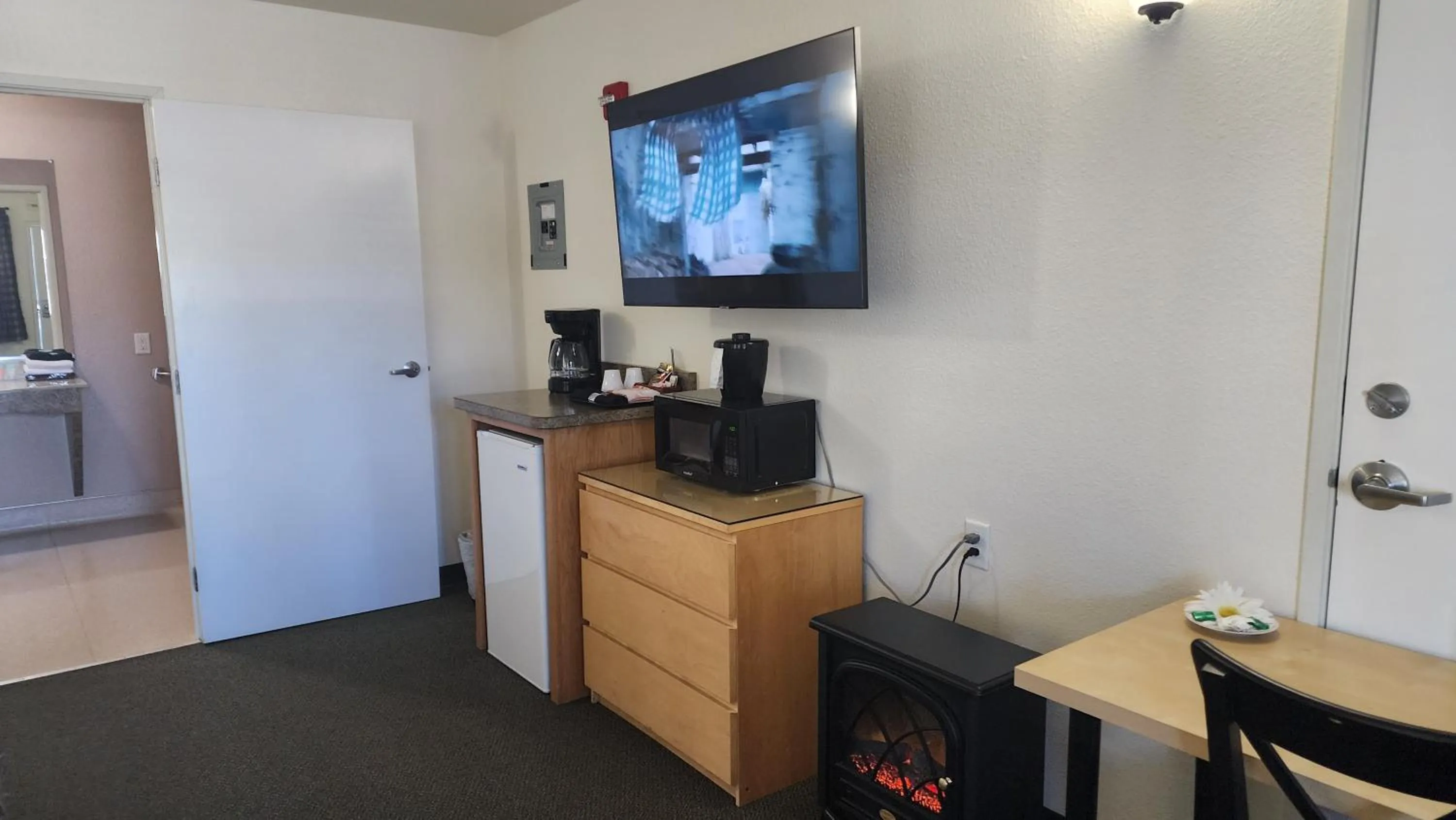 hair dresser in Antlers Inn