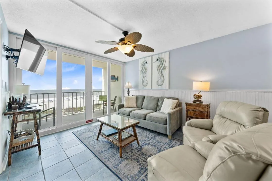 Island Shores 358 by Youngs Suncoast