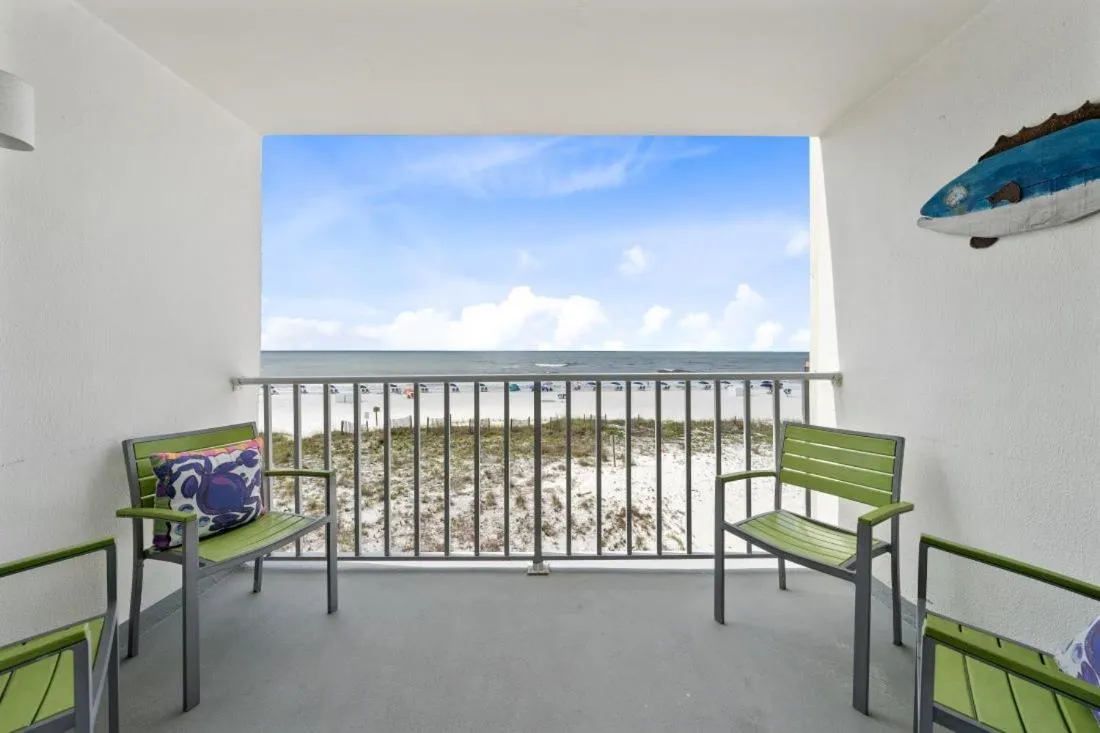 Island Shores 358 by Youngs Suncoast