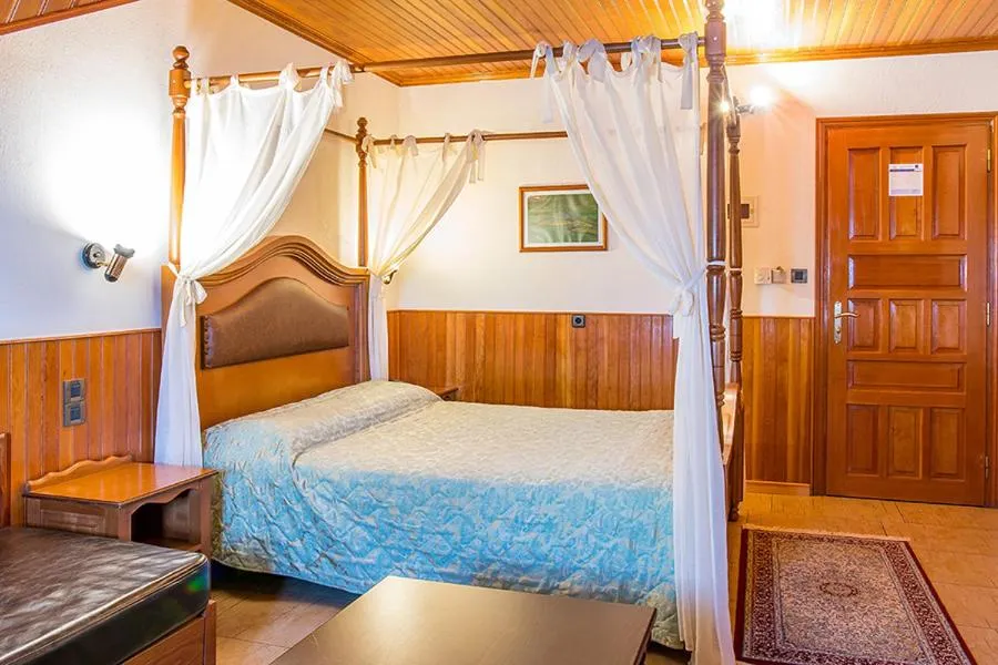 Bed in Hotel Apollon