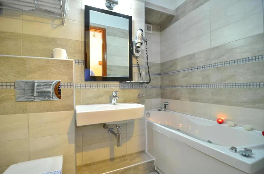 Bathroom in Hotel Apollon