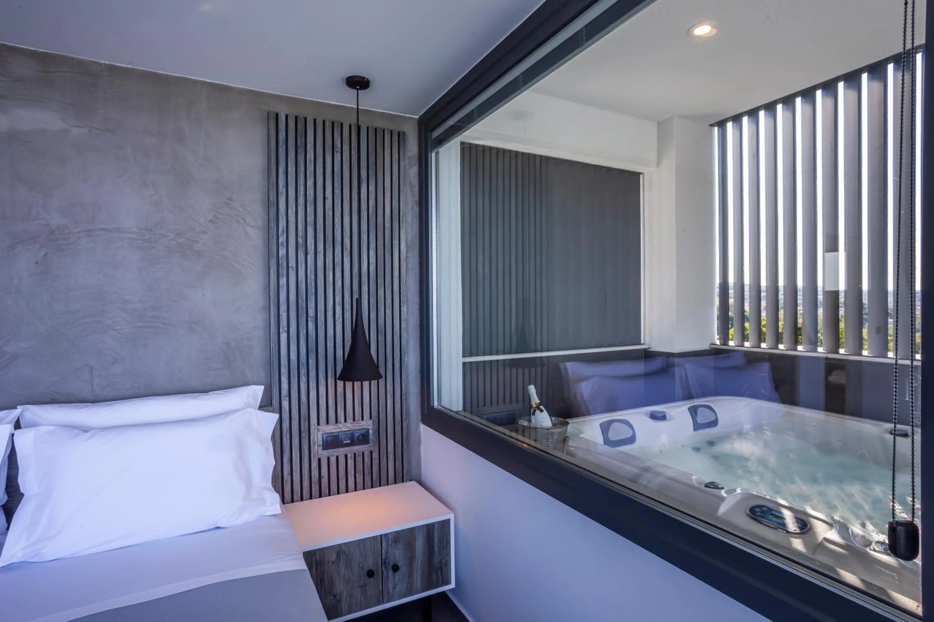 Hot Tub, Bed in Horizon Dream Villas