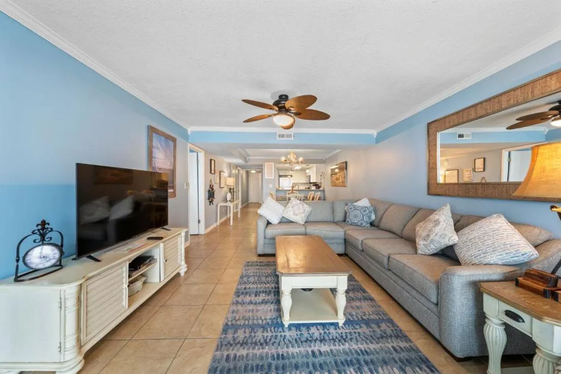 TV and multimedia in Romar Tower 7C by Youngs Suncoast