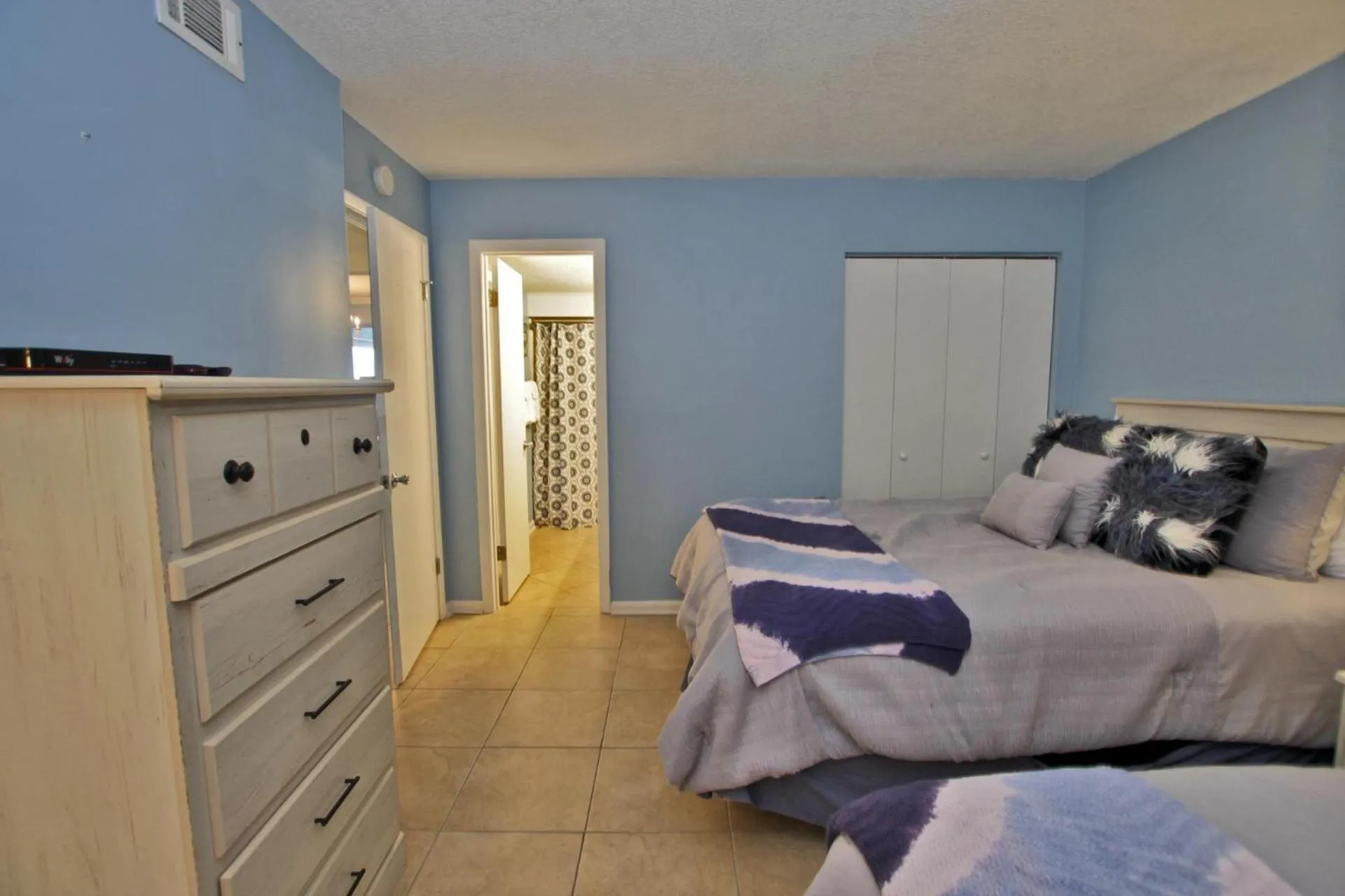 Bed in Romar Tower 7C