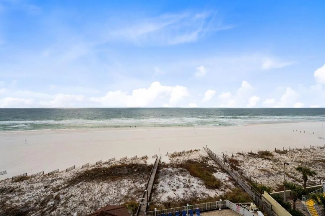 Day in Romar Tower 7C by Youngs Suncoast