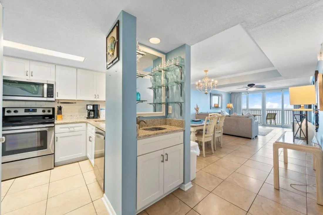 Day in Romar Tower 7C by Youngs Suncoast