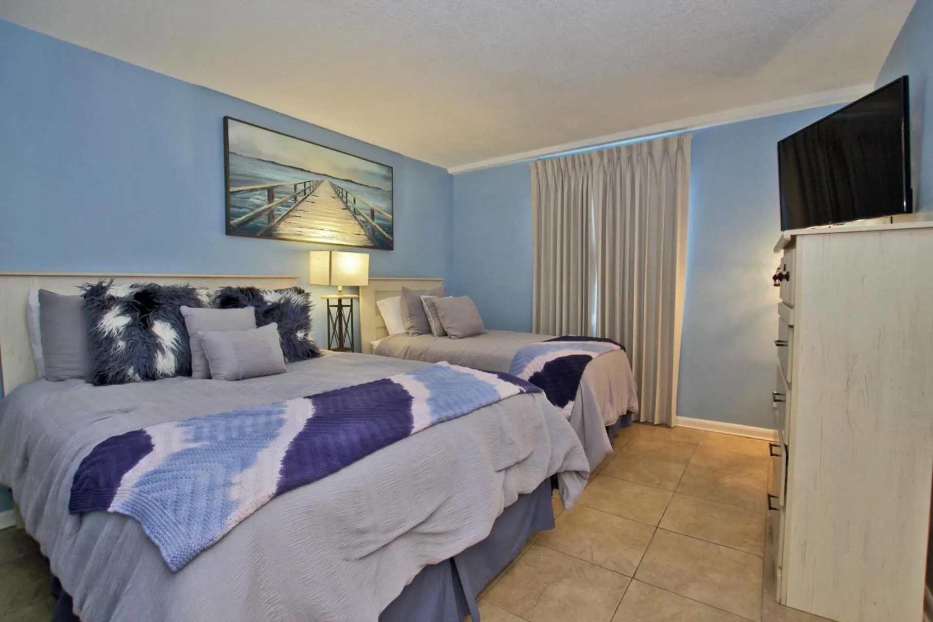 Bed in Romar Tower 7C