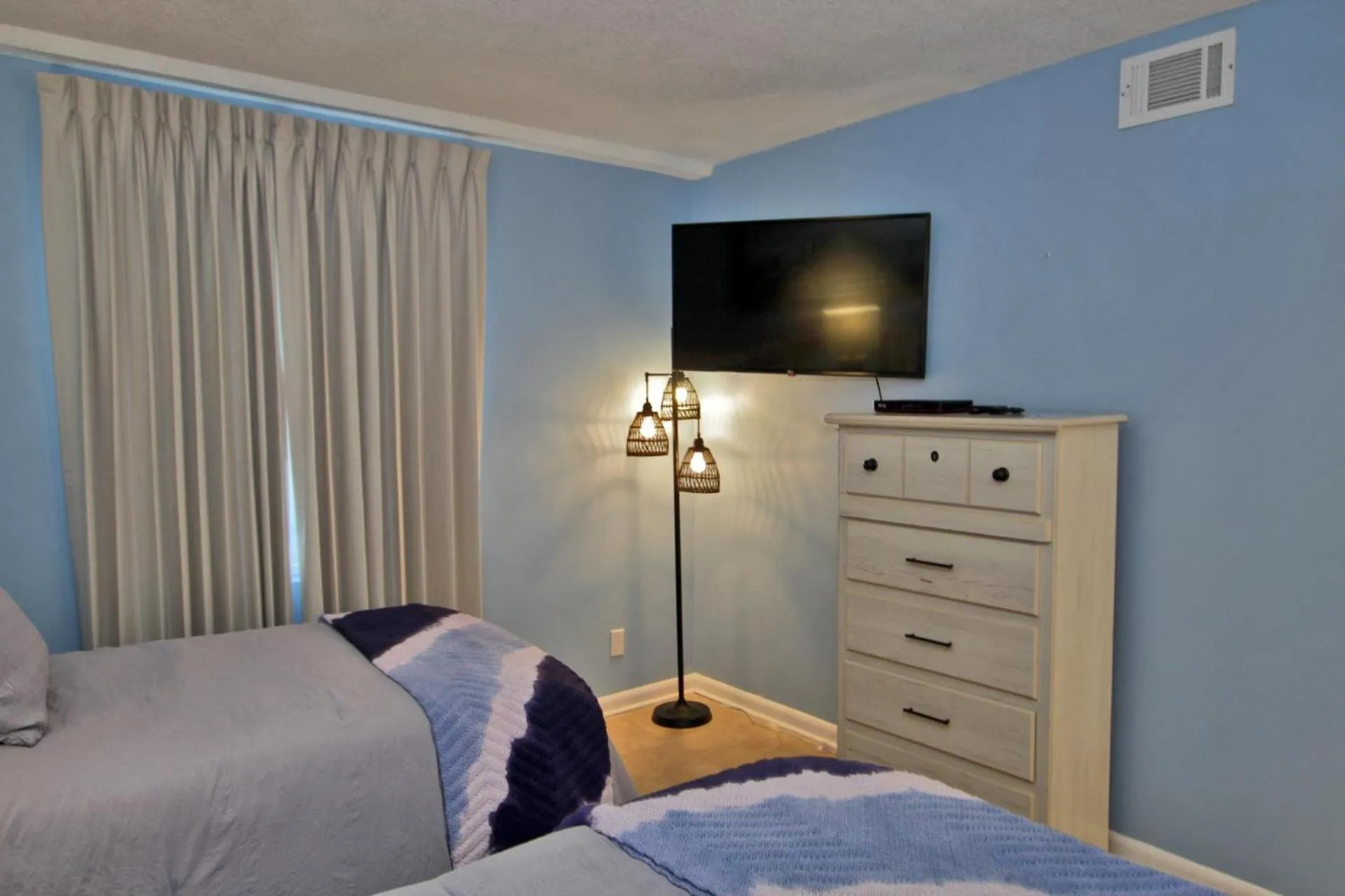 Bed in Romar Tower 7C