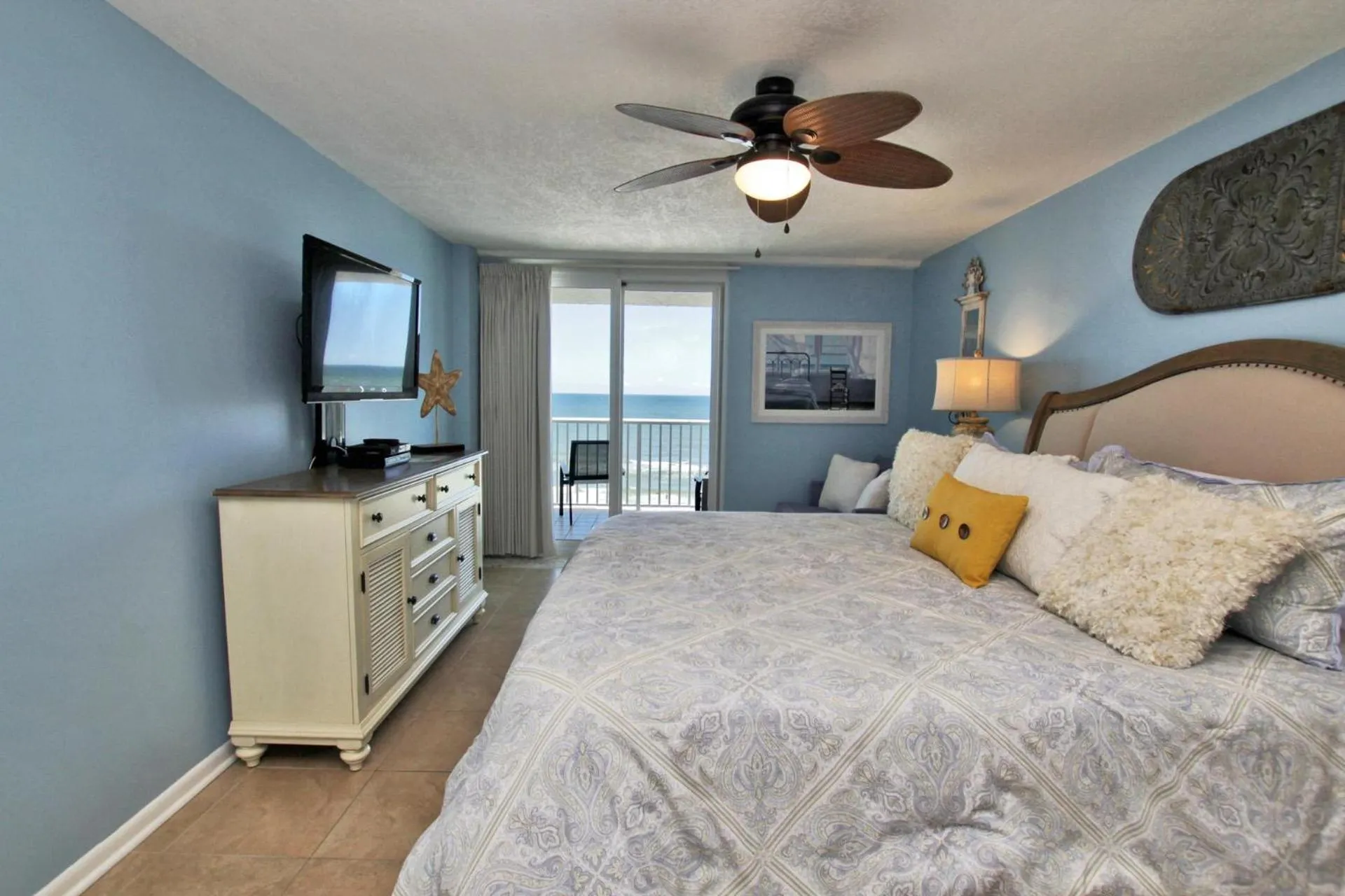 Bed in Romar Tower 7C