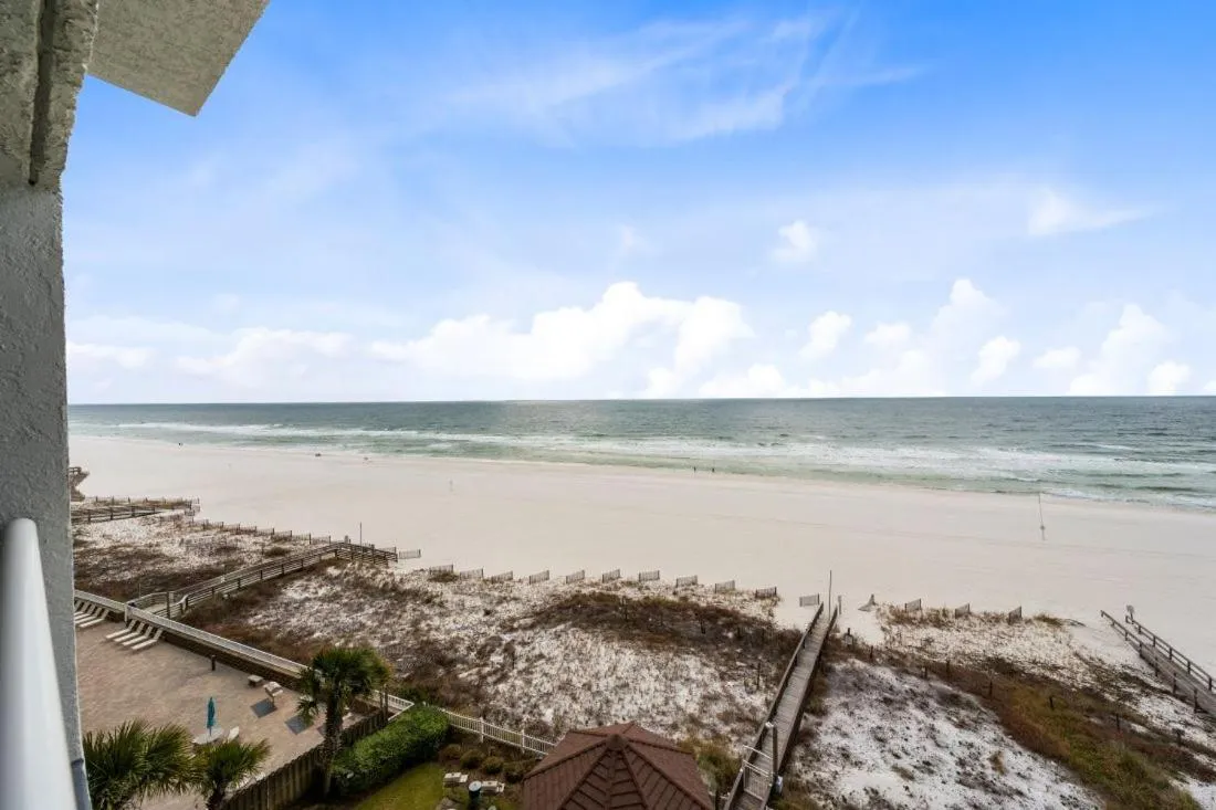 Day in Romar Tower 7C by Youngs Suncoast