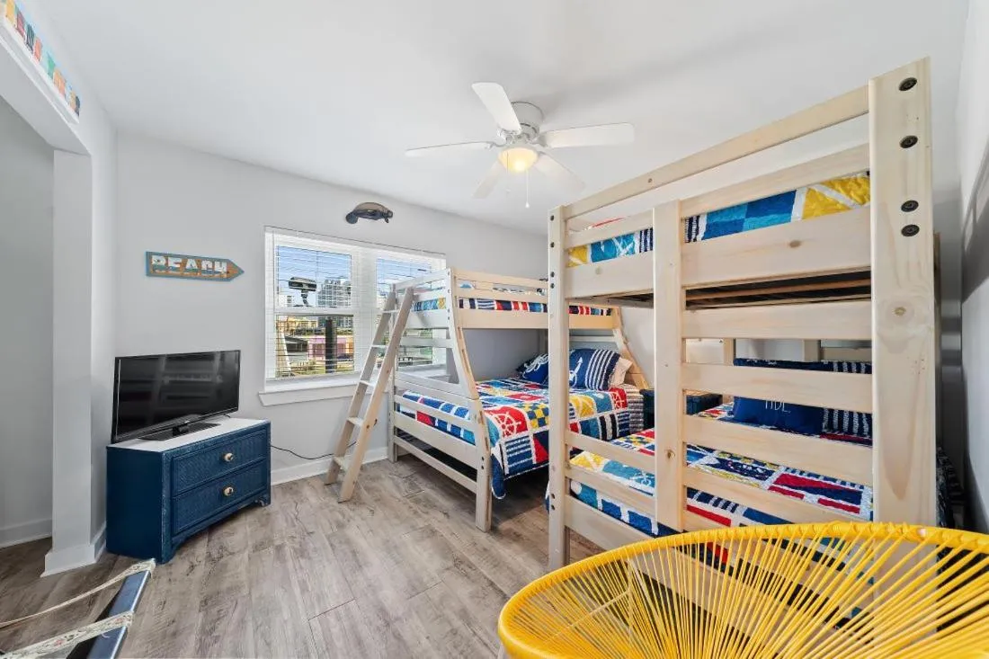 Bed in Sand Dollar 28 by Youngs Suncoast