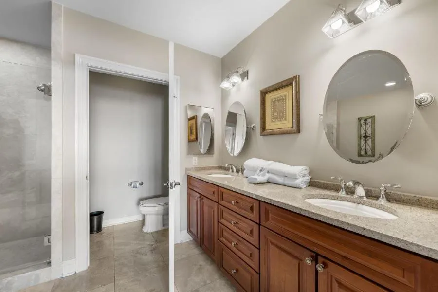 Wharf 521 by Youngs Suncoast