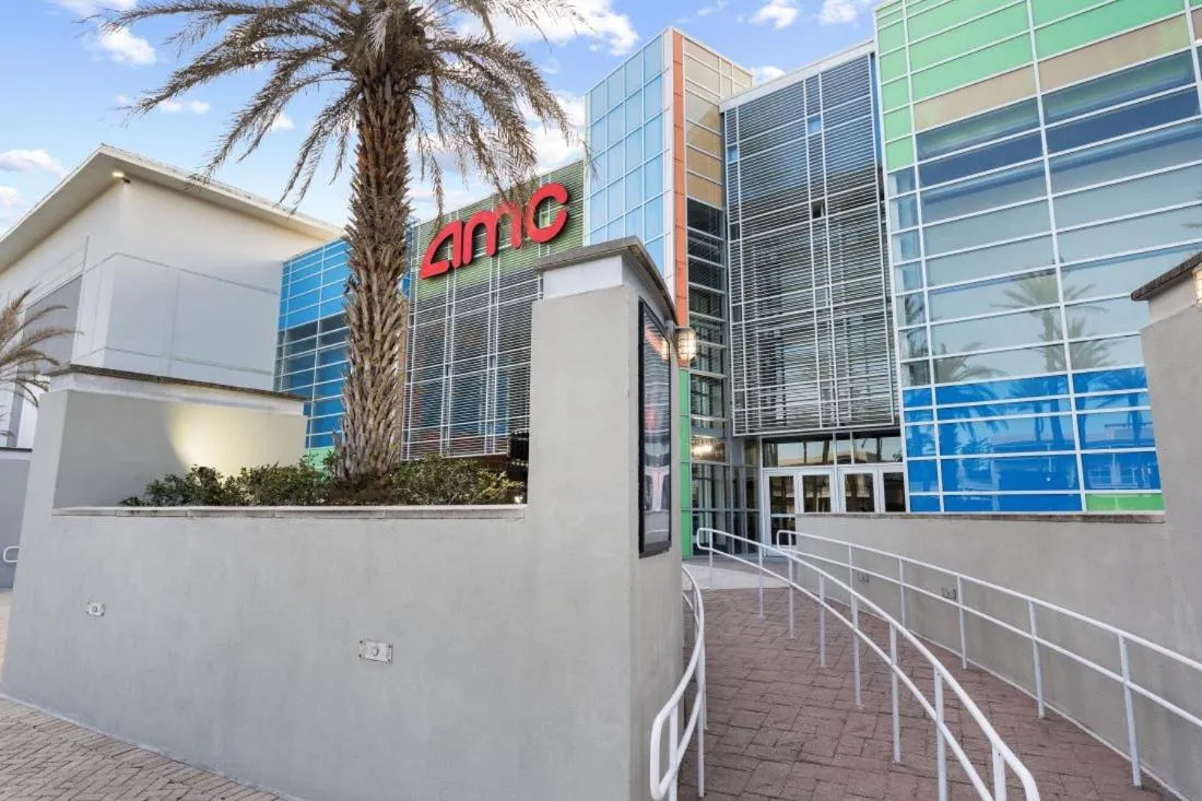 Wharf 521 by Youngs Suncoast