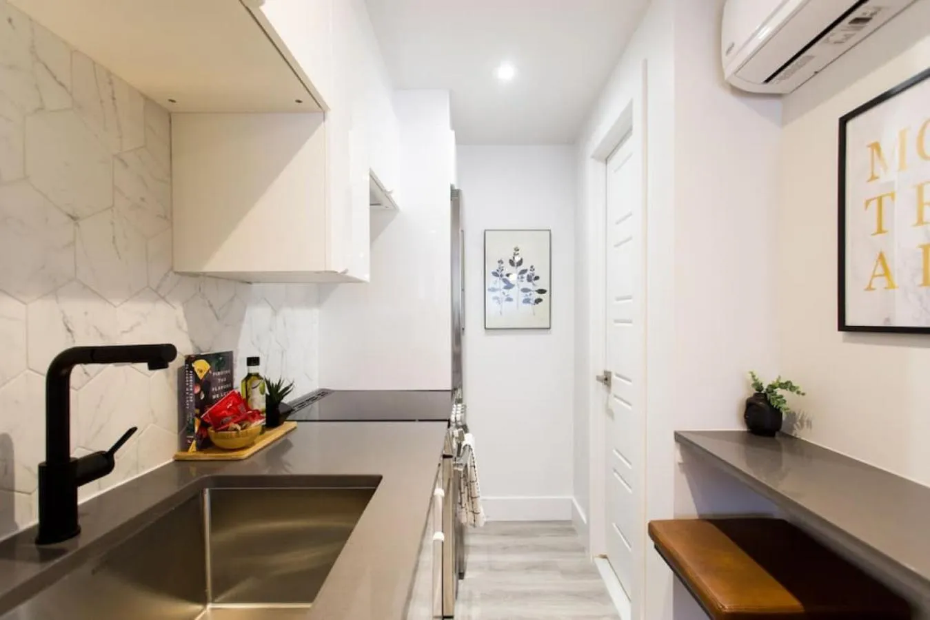 Palms Little Italy Studio with full bathroom by Denstays