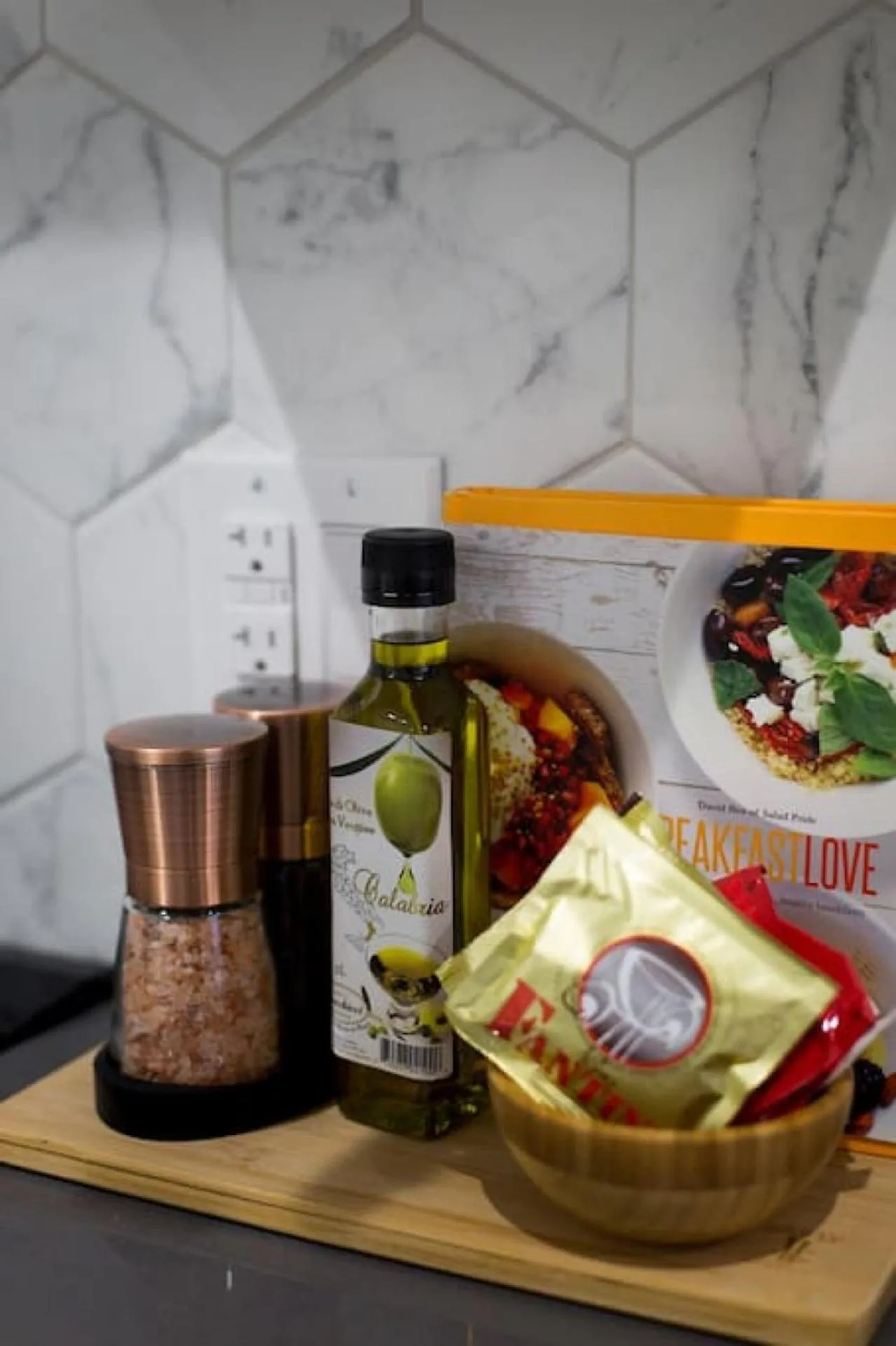 Palms Little Italy Studio with full bathroom by Denstays