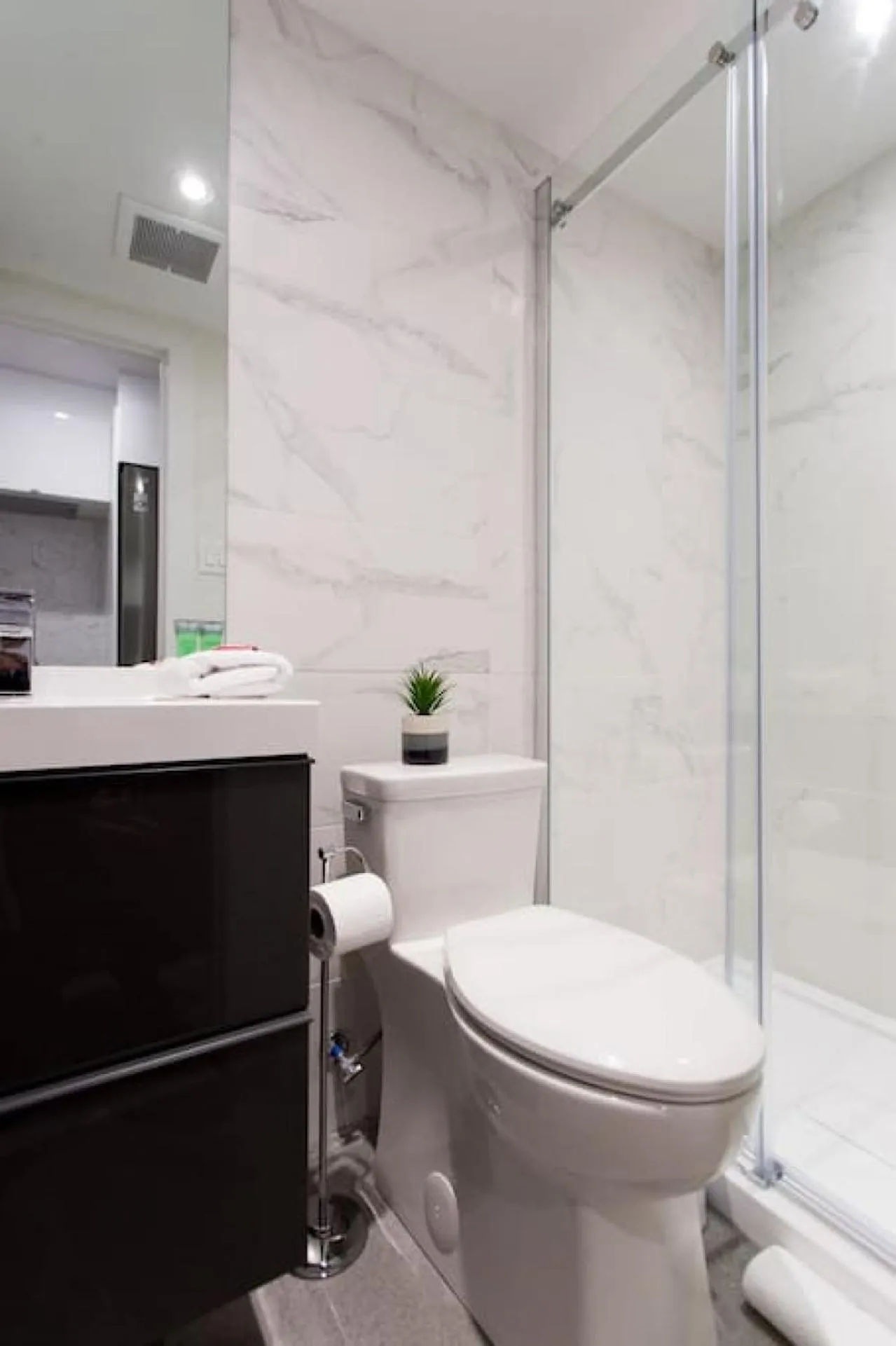 Palms Little Italy Studio with full bathroom by Denstays