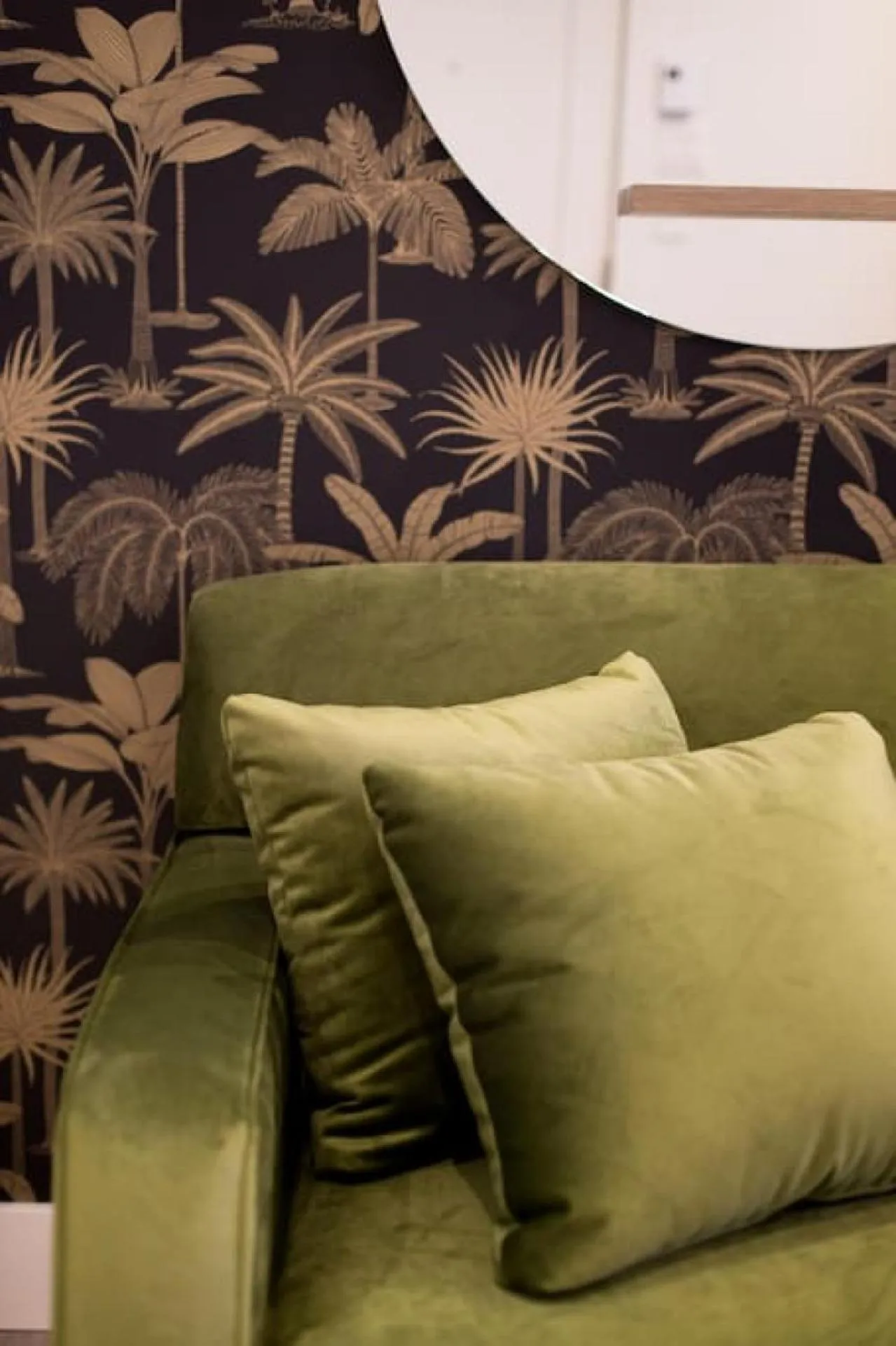 Palms Little Italy Studio with full bathroom by Denstays