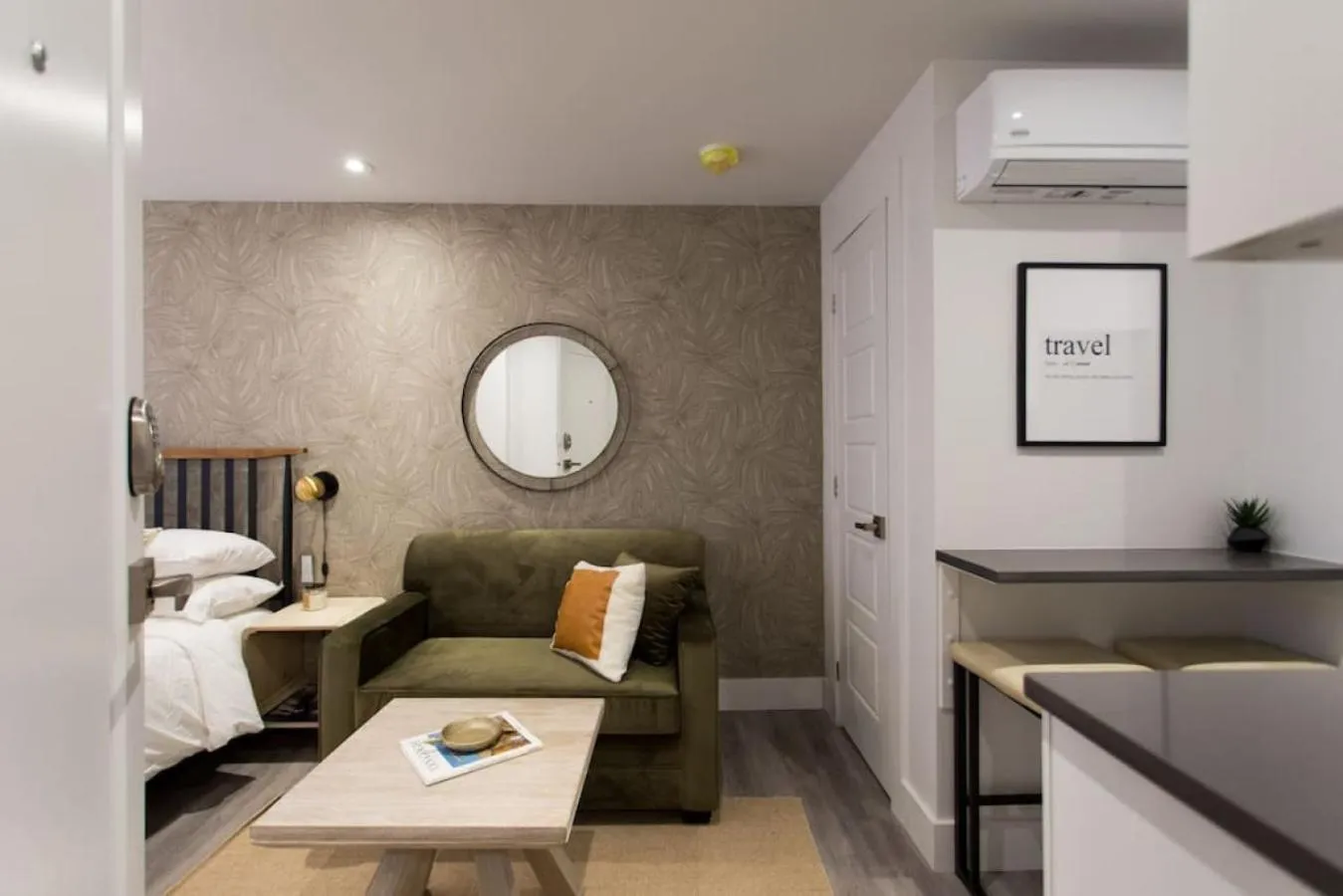 Palms Little Italy Studio with full bathroom by Denstays