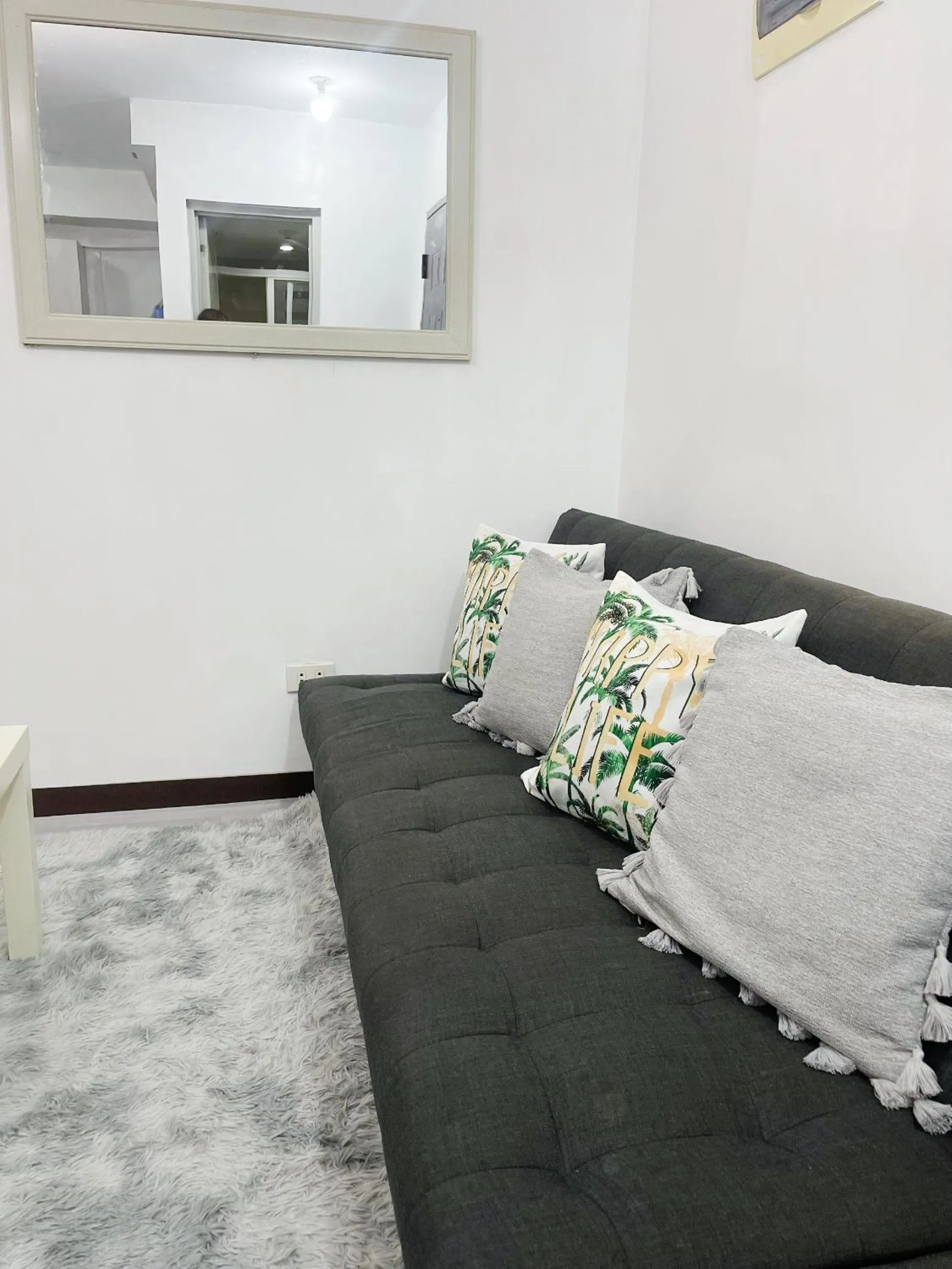 Lancris Residences 2 Bedroom Entire Apartment near Airport with Pool