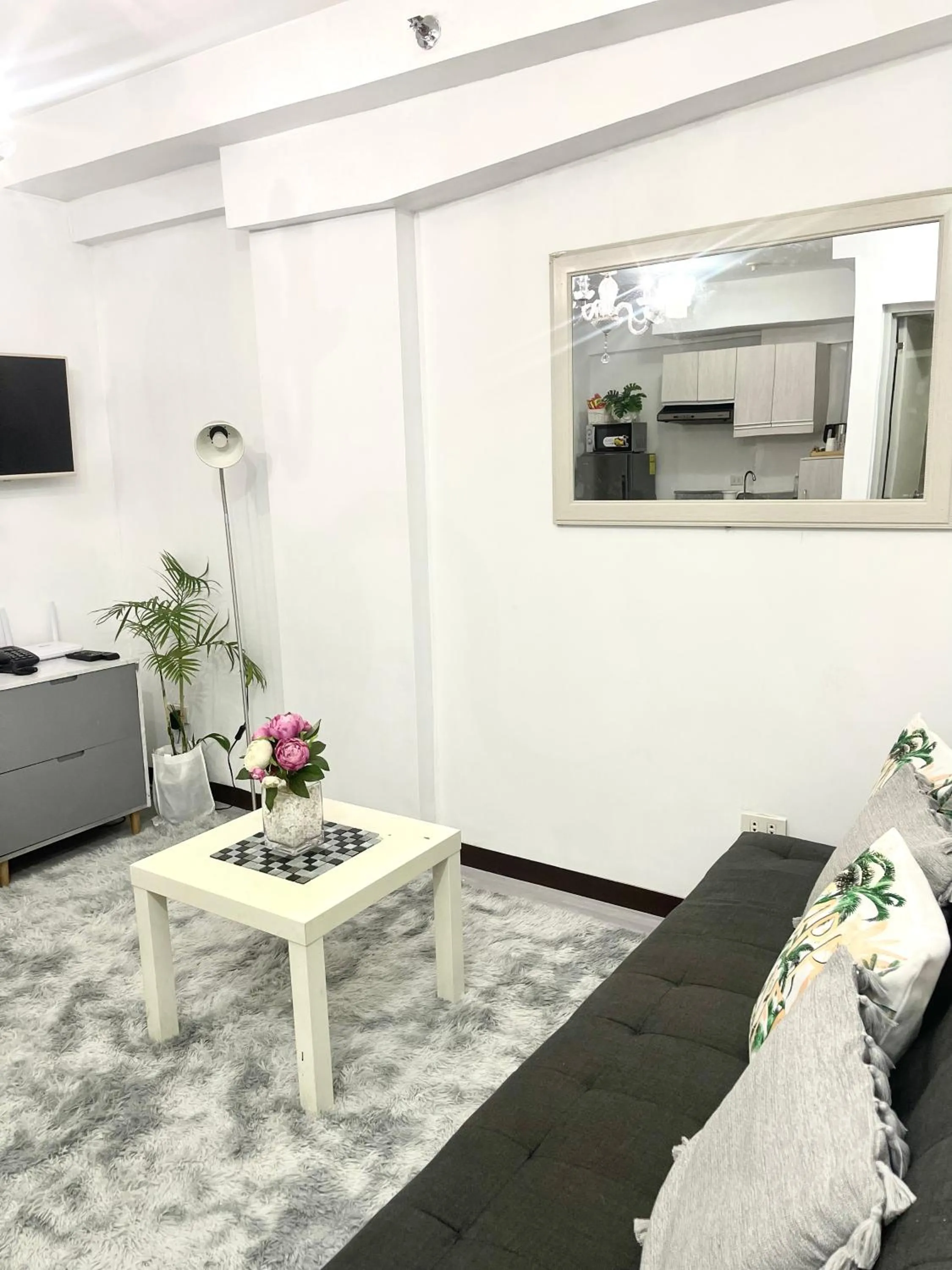 Lancris Residences 2 Bedroom Entire Apartment near Airport with Pool