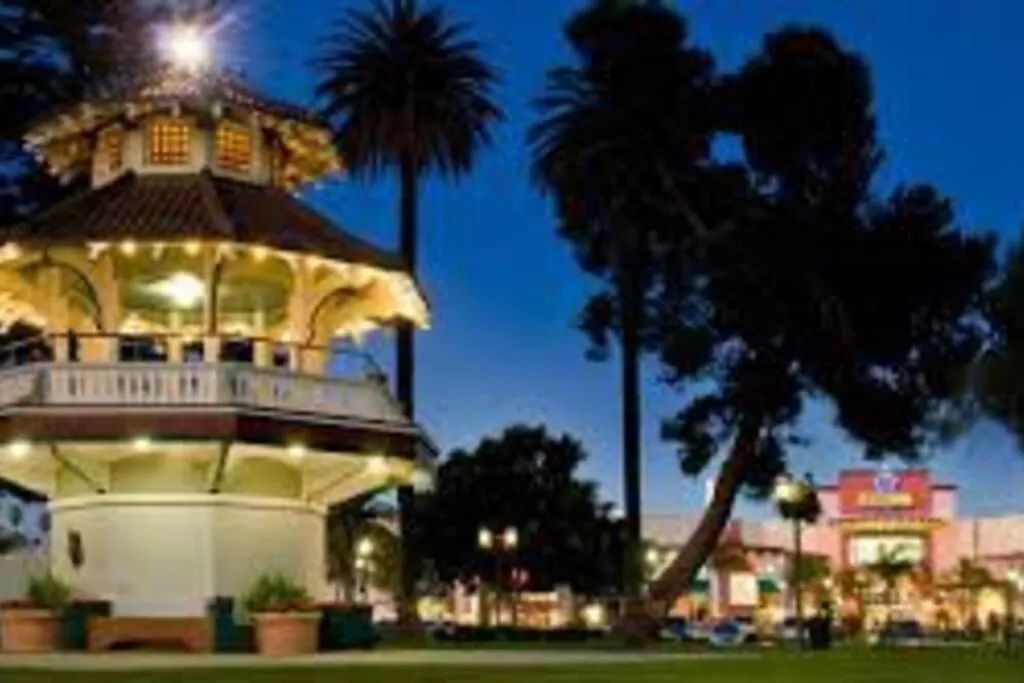 Night in Romantic Coastal Private Room