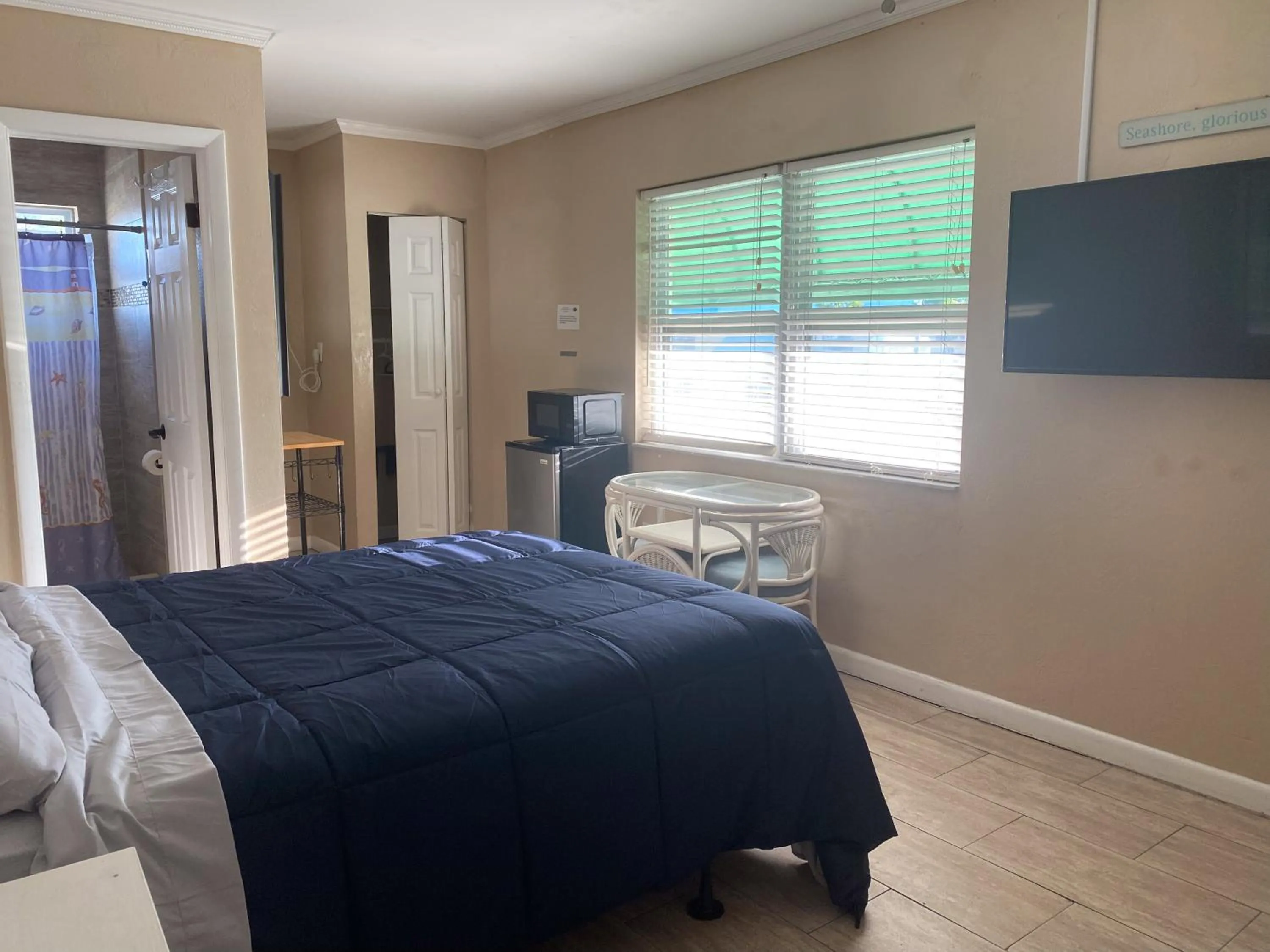 Bed in Oasis Palms Resort