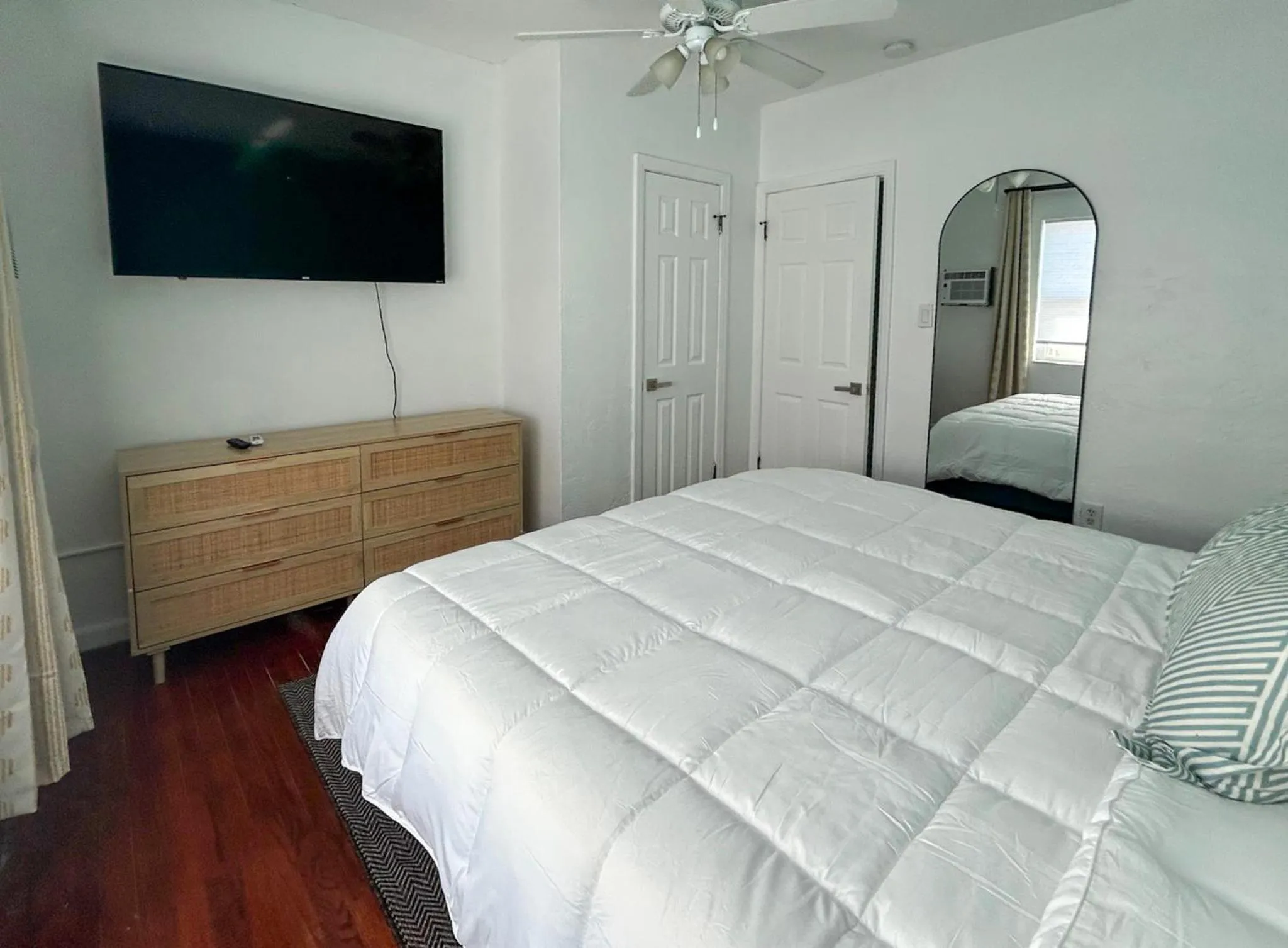 Bed in Oasis Palms Resort