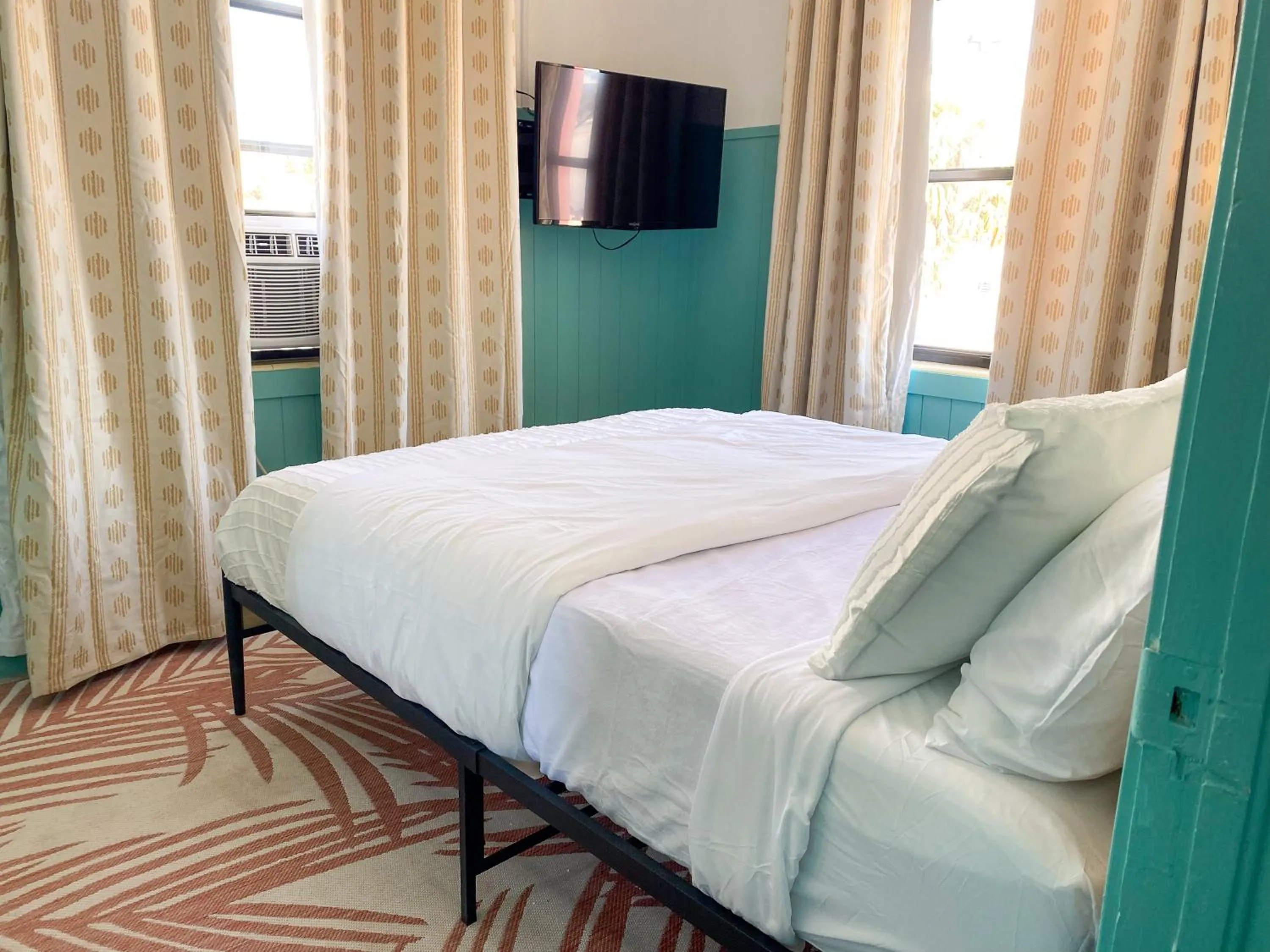 Bed in Oasis Palms Resort