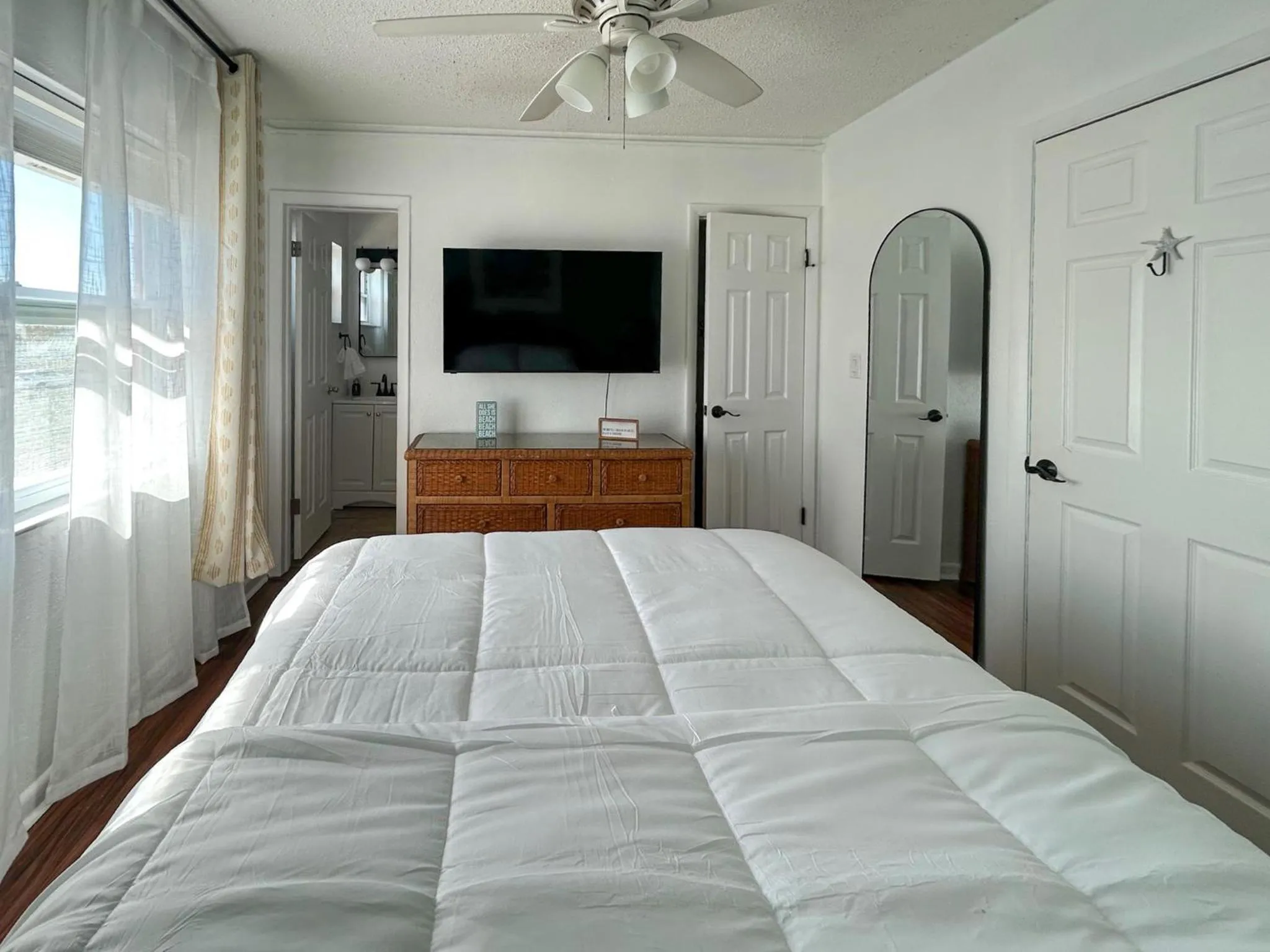 Bed in Oasis Palms Resort