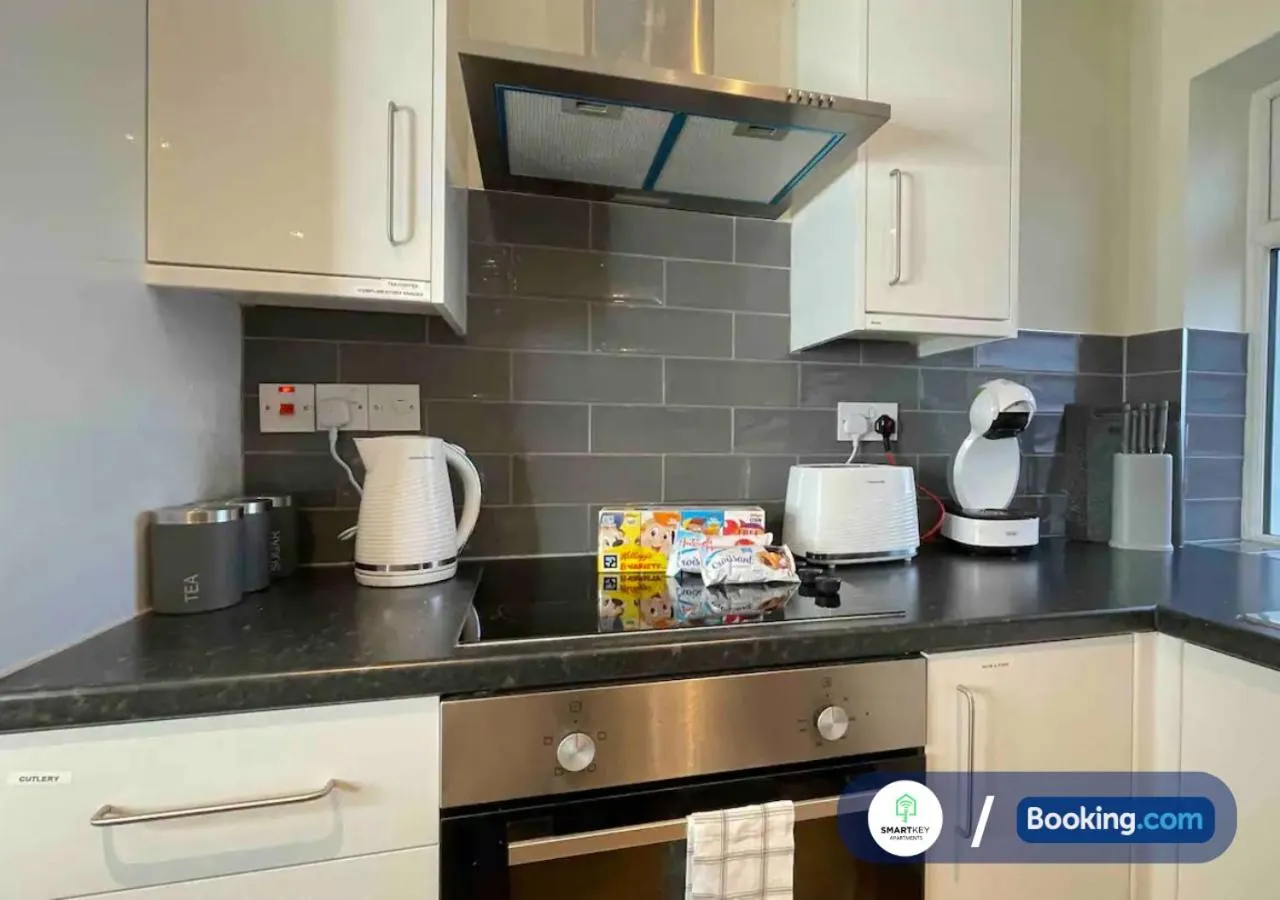 kitchen in Modern 1 bedroom flat with free parking