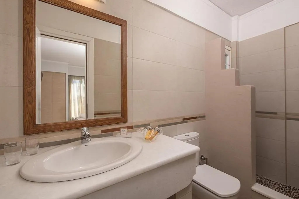 Bathroom in Finikas Hotel