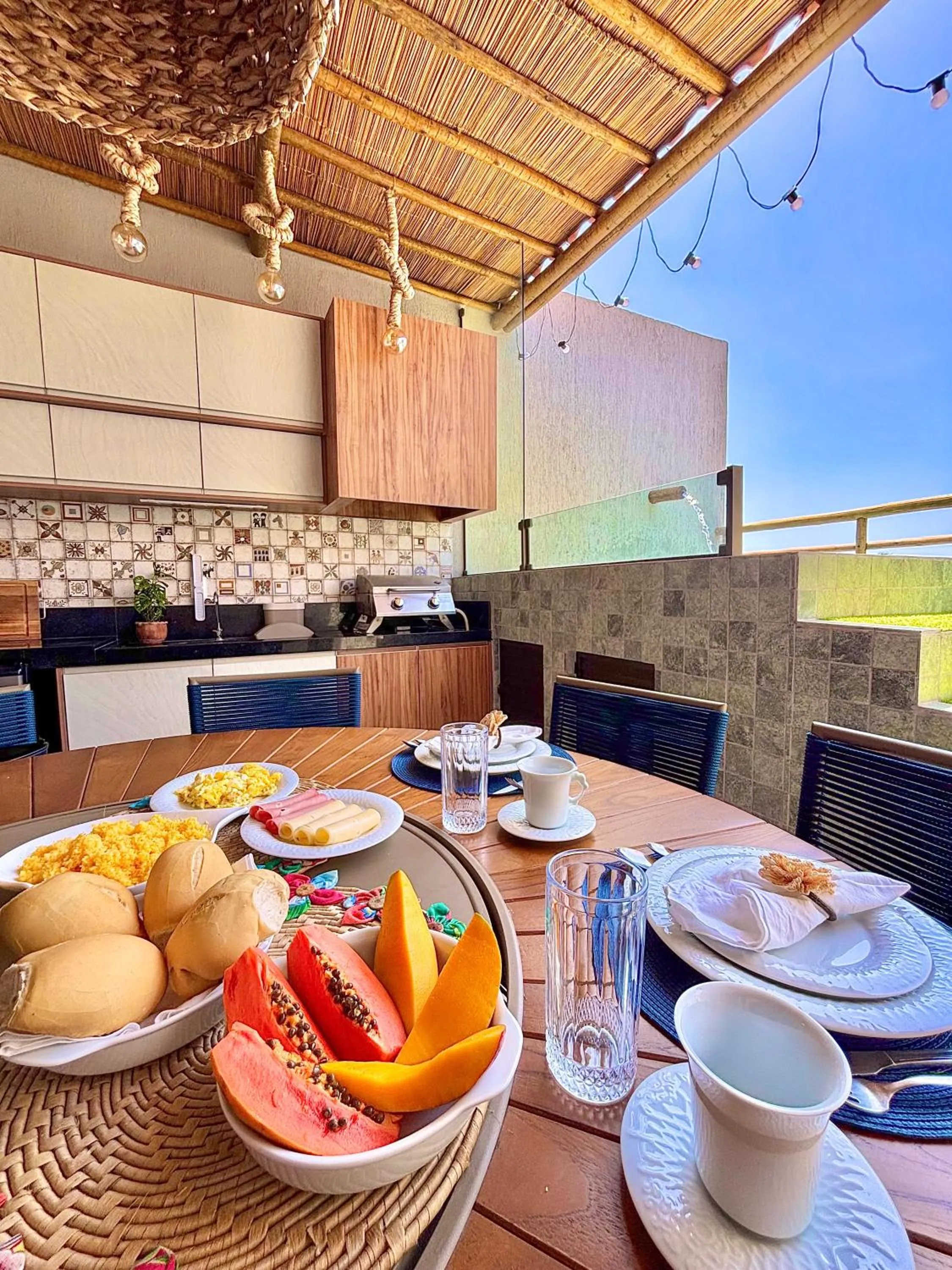 Dining area in Temporada Areia e Mar Triplex com piscina privativa e área gourmet a 250m da Praia do Patacho